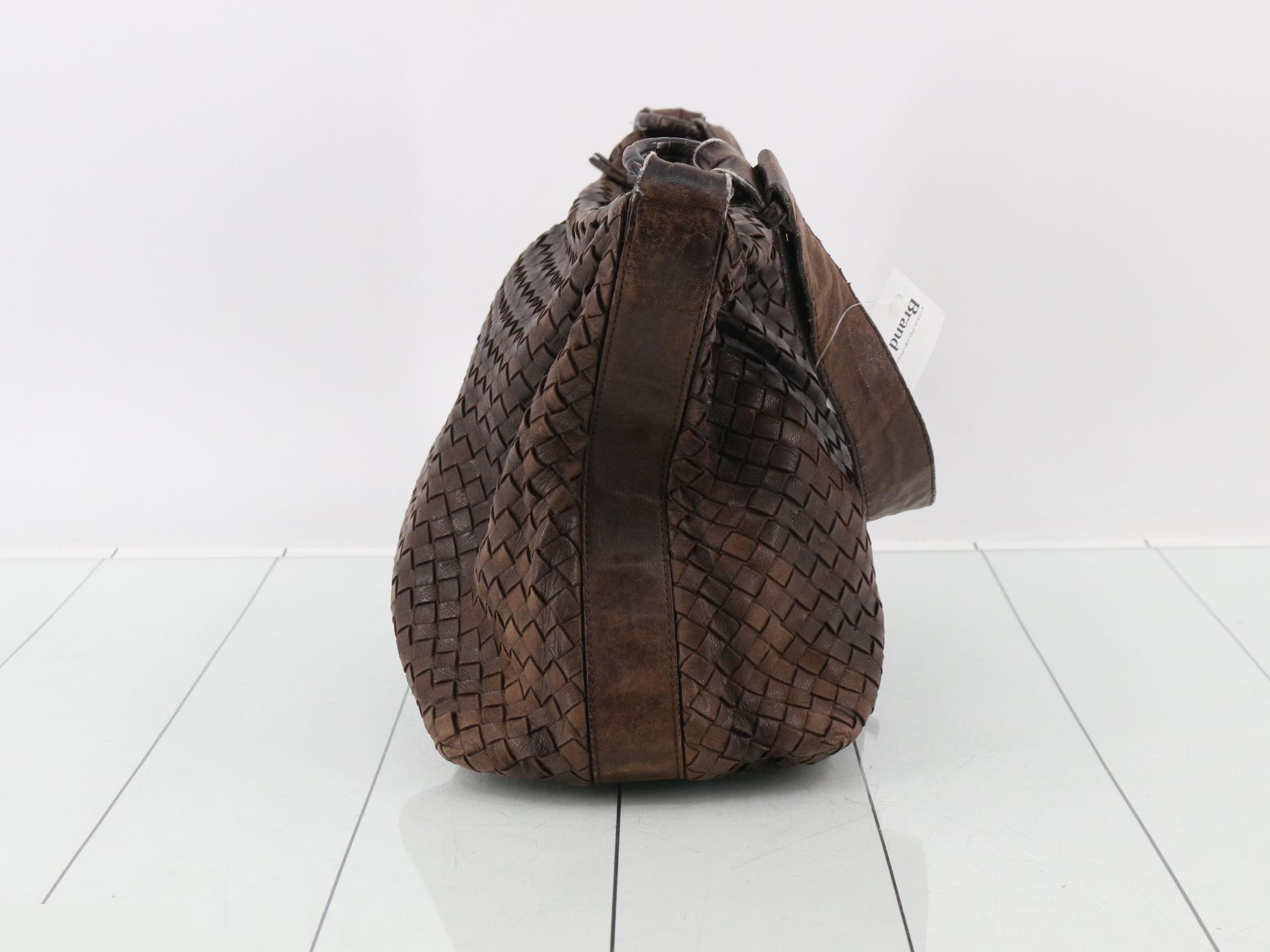 Intrecciato (bag) - Shoulder bag - Brown — view 3