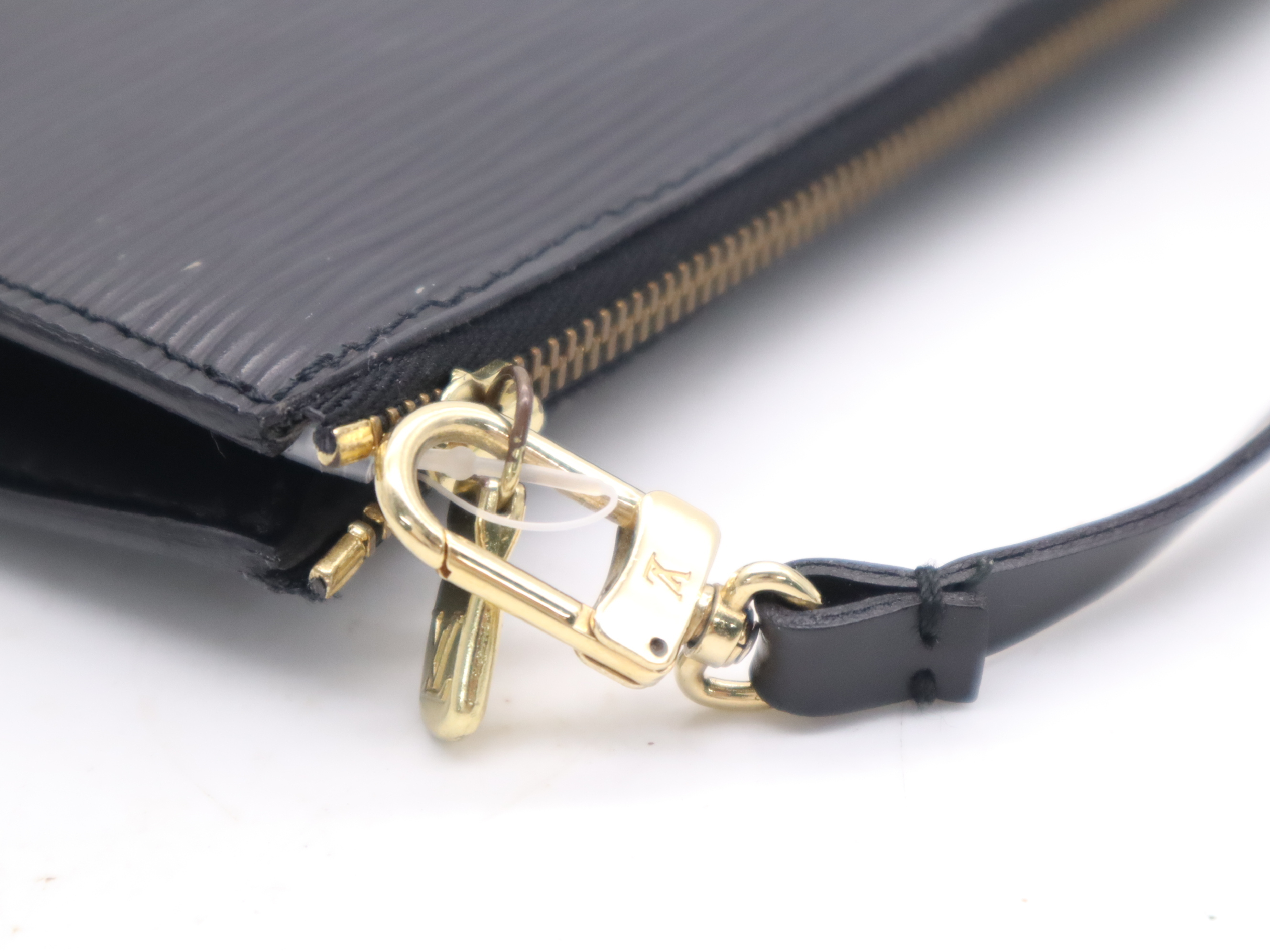 M52942 Epi Pochette Accessoires Noir Handbag — view 7