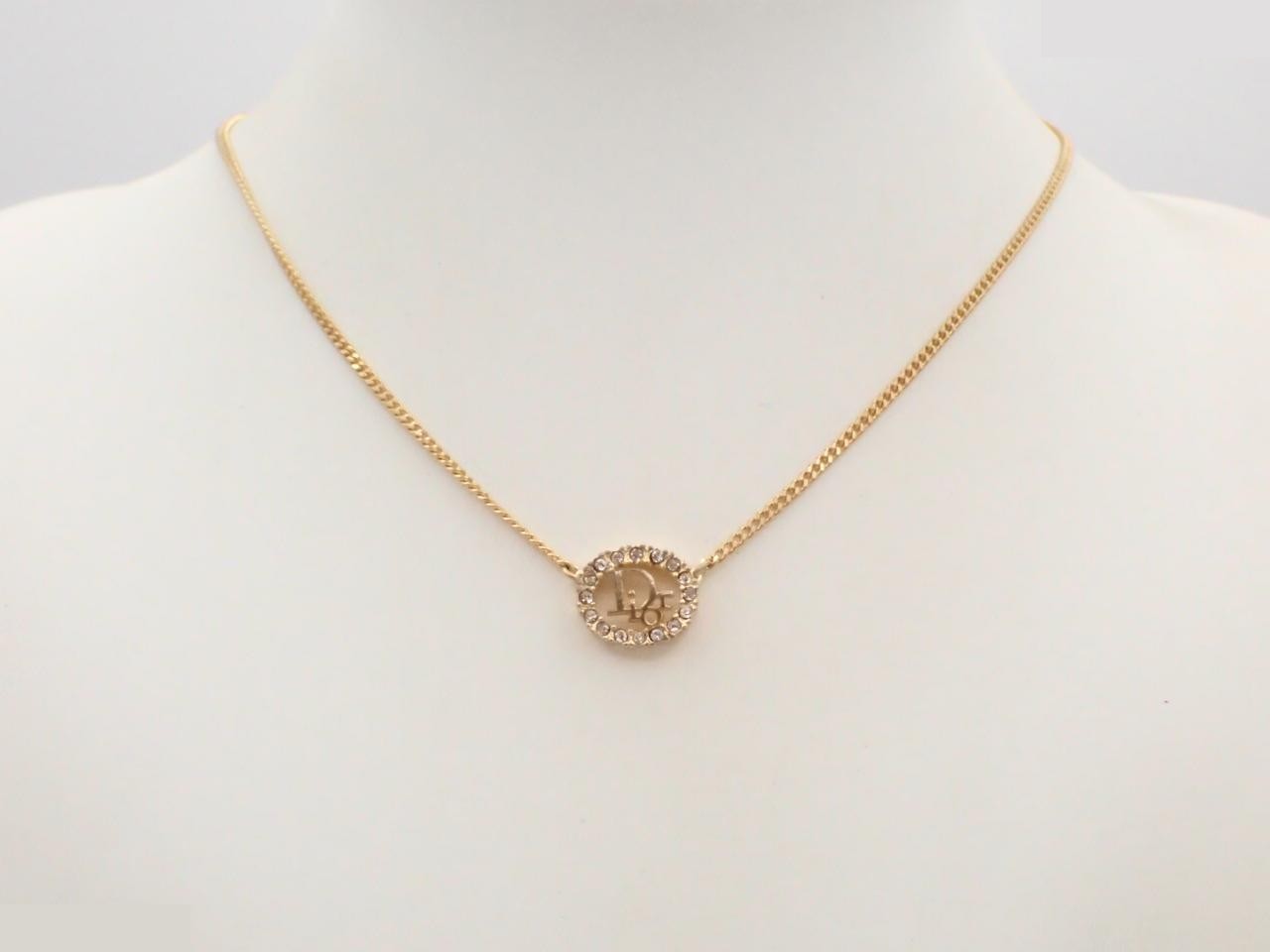 Other line: Precious metals, necklaces, pendants, neck circumference approximately 44 cm. — view 3