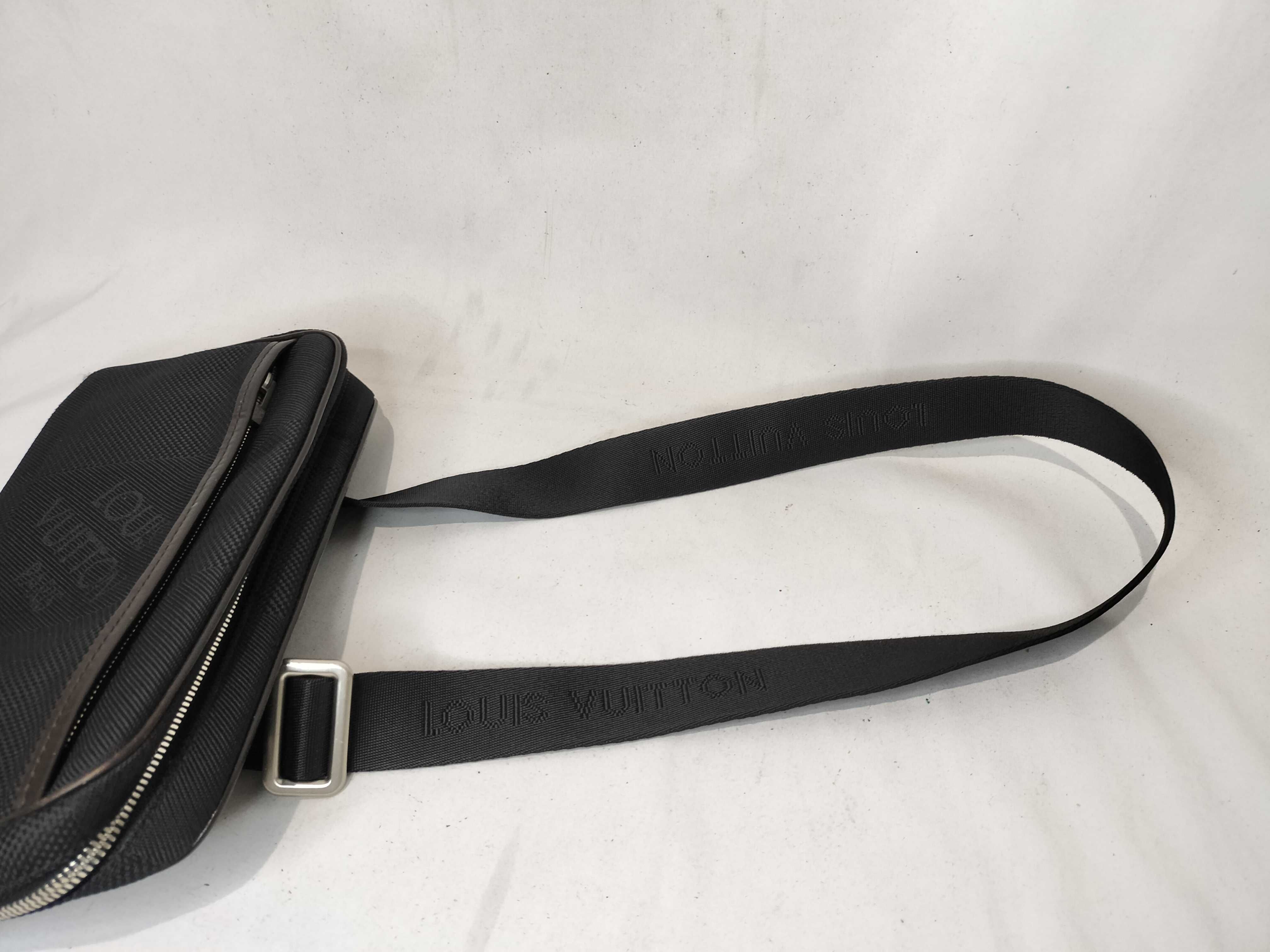 Damier Vuitton Damier Geant Acrobat M93620 Shoulder Bag — view 4