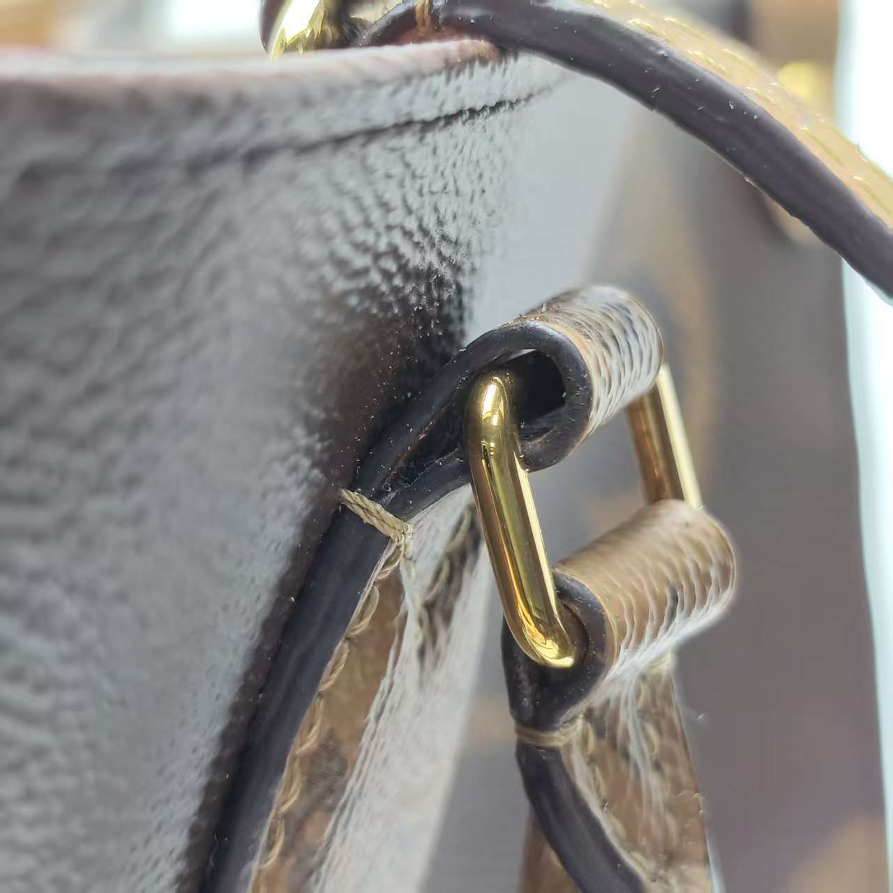【*Shipped from: China*】LOUIS VUITTON OnTheGo PU Handbag — view 8