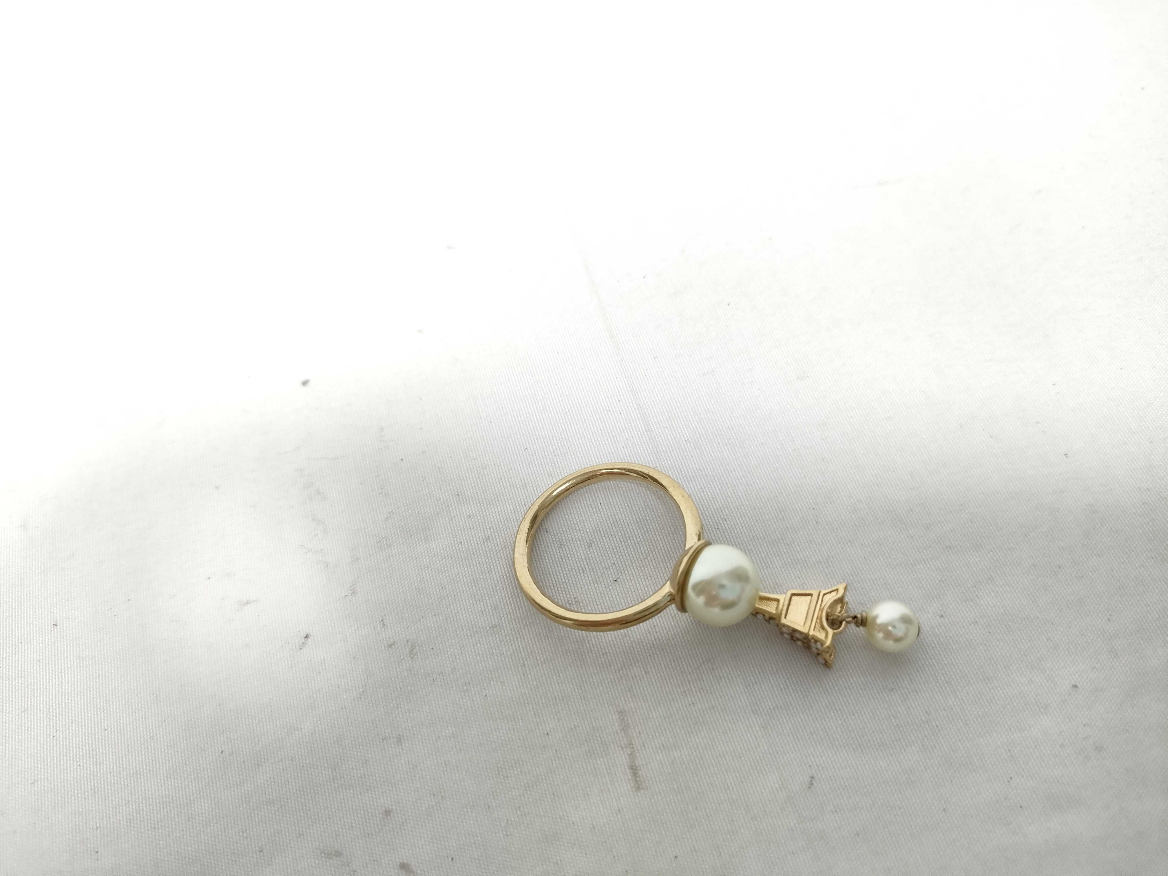 Resin Pearl Eiffel Tower Ring — view 5
