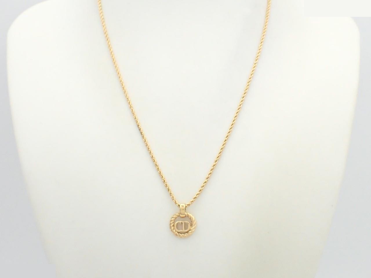 CD logo, other lines, precious metal necklace/pendant, chain approximately 45cm — view 3