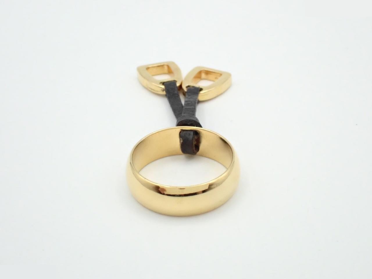 Scarf ring with stirrup motif — view 2