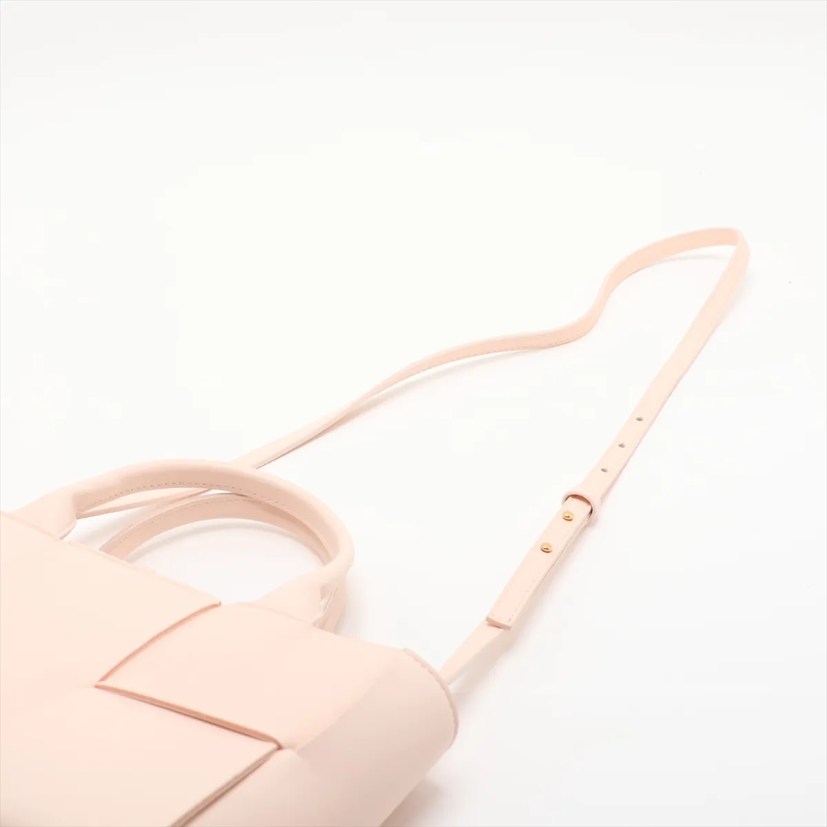 Maxi Intrecciato The Arco Tote Leather 2-Way Handbag Pink — view 7