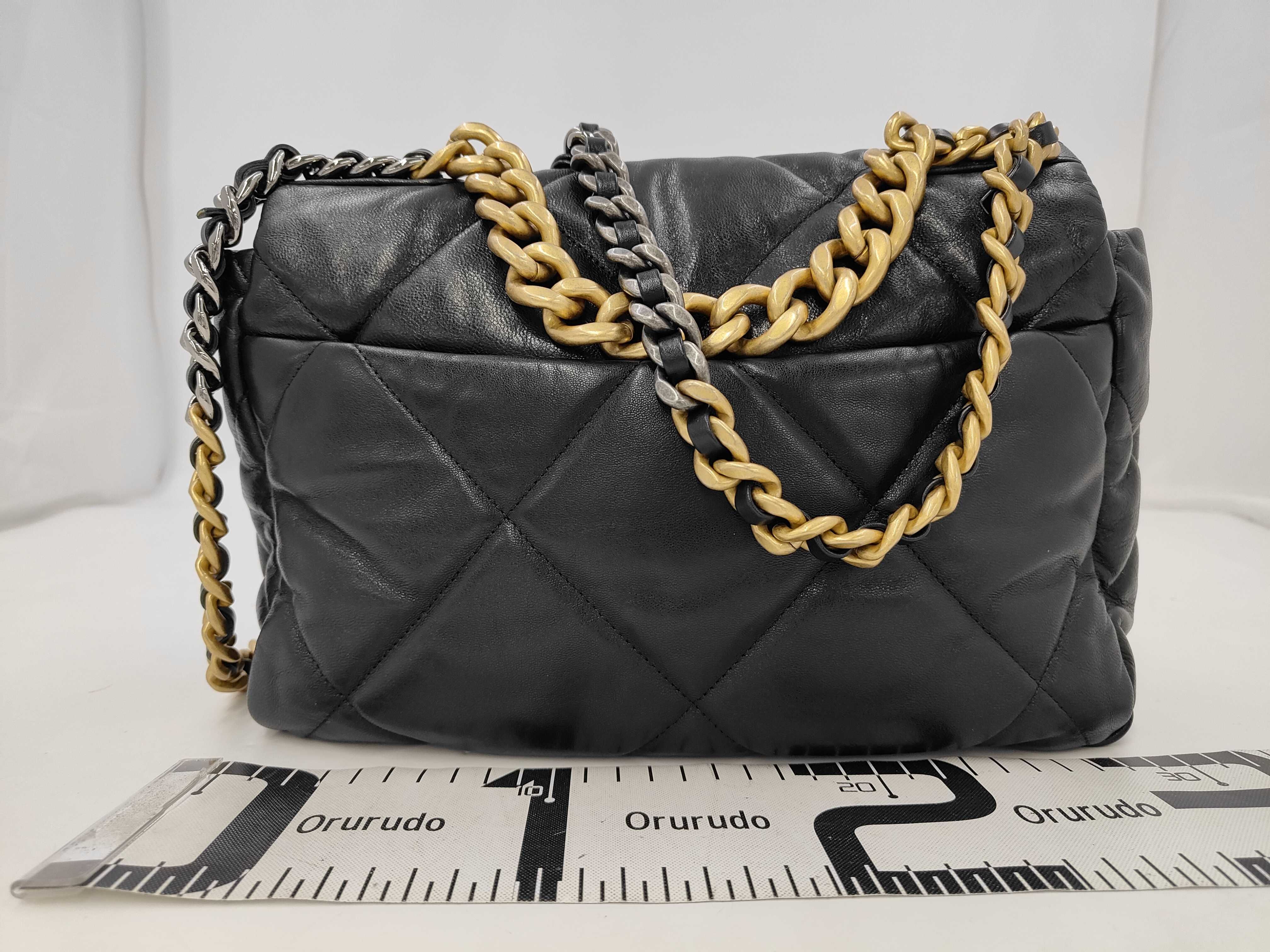 Matelassé 19 Bag Shoulder Bag — view 2