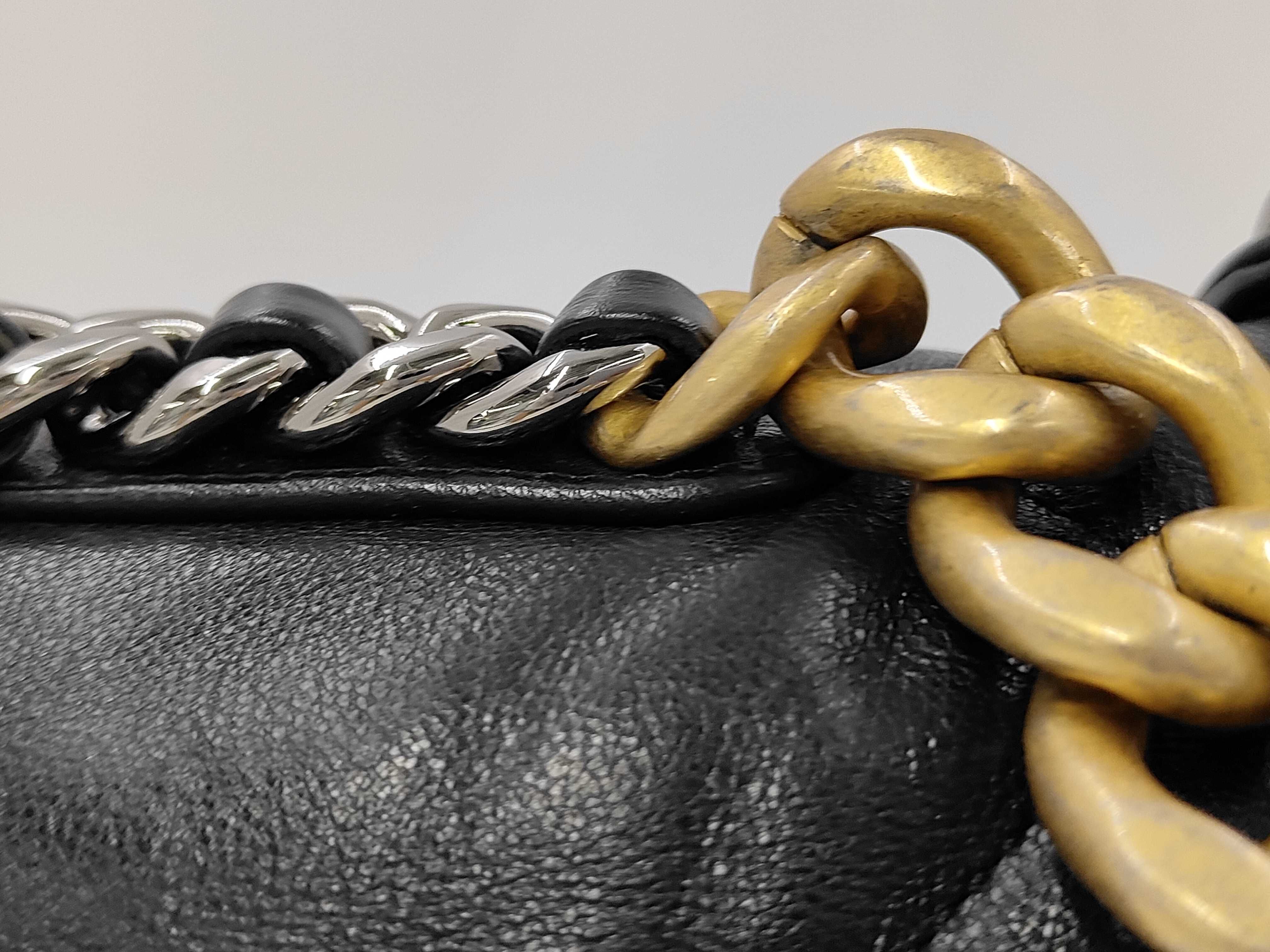 Matelassé 19 Bag Shoulder Bag — view 3