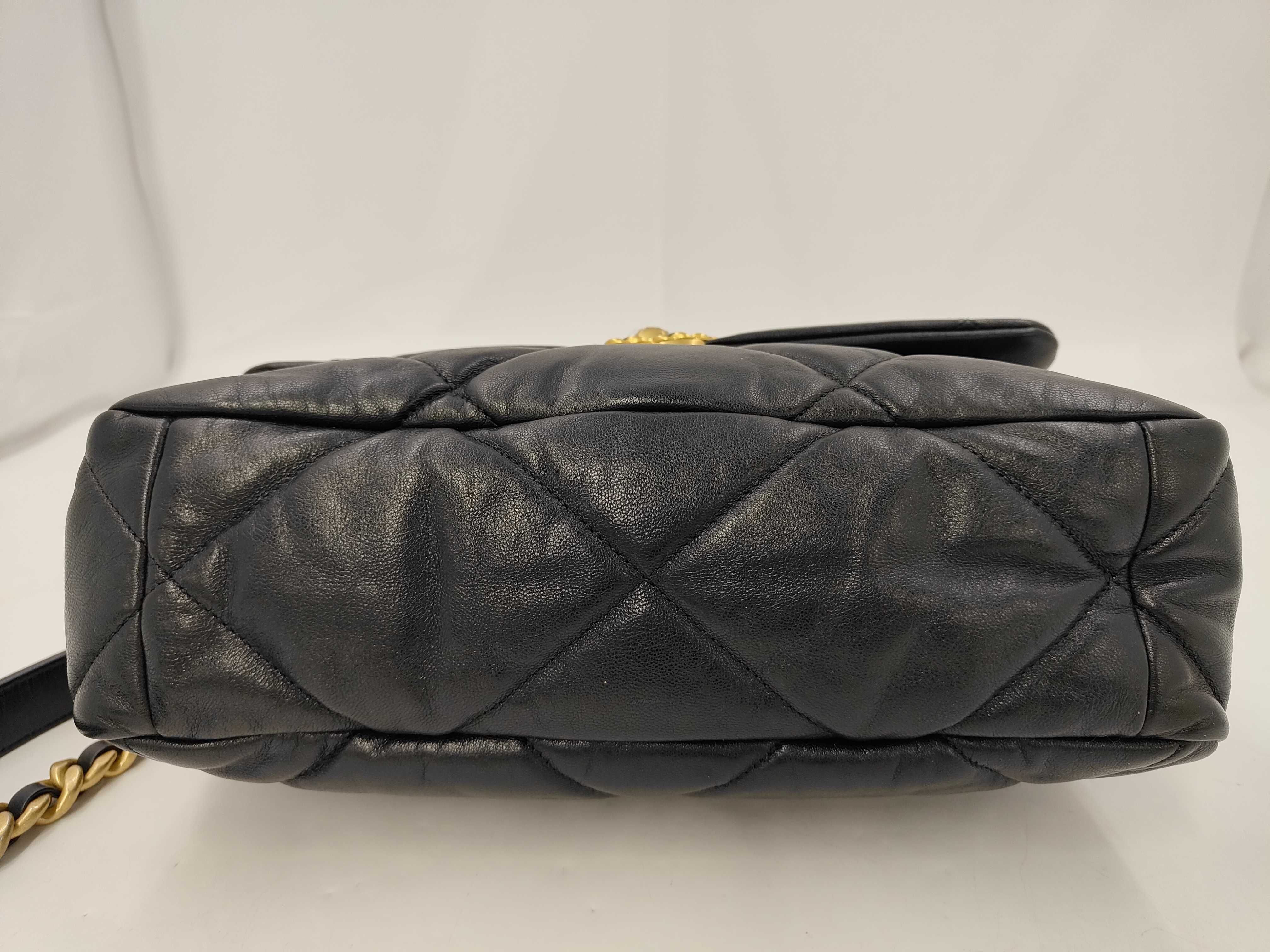 Matelassé 19 Bag Shoulder Bag — view 7