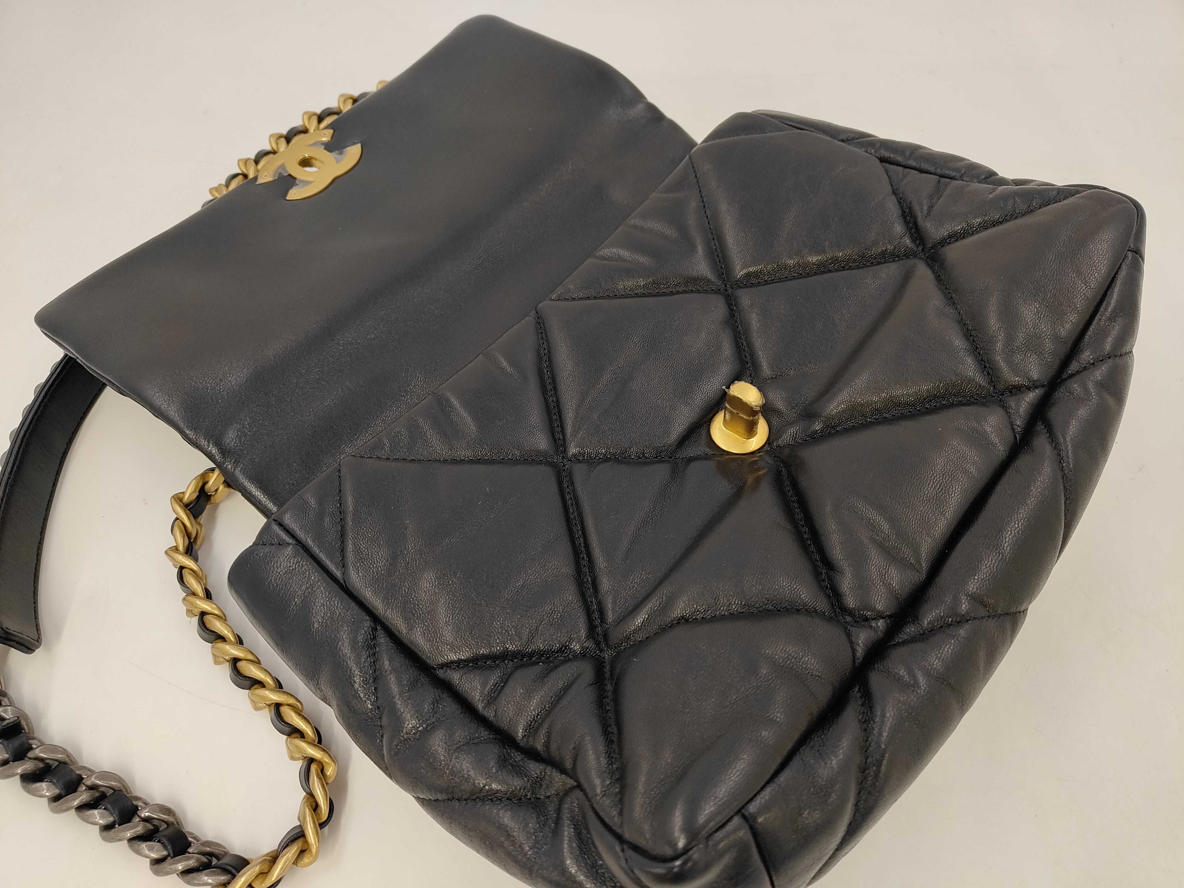 Matelassé 19 Bag Shoulder Bag — view 8