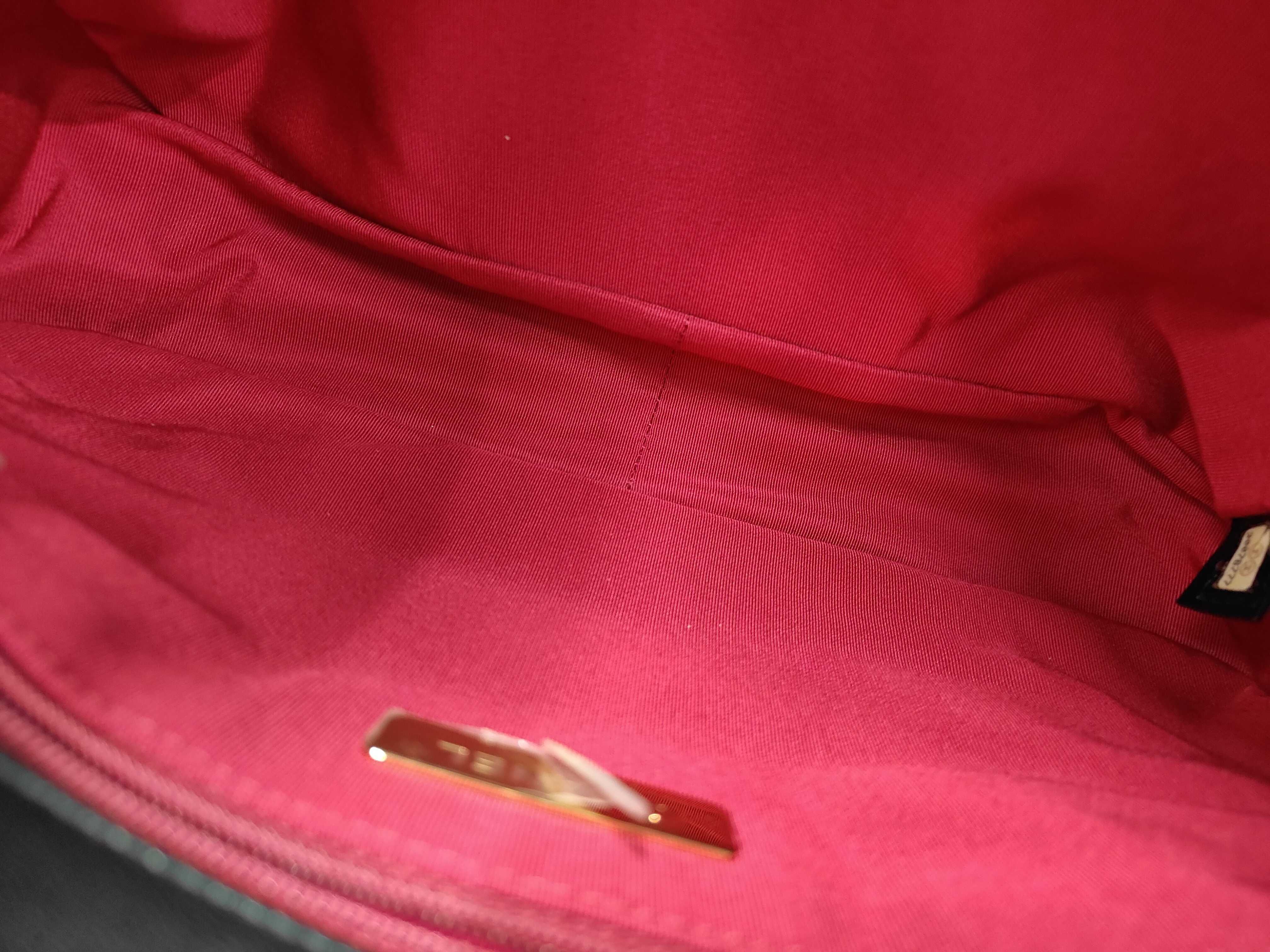 Matelassé 19 Bag Shoulder Bag — view 10