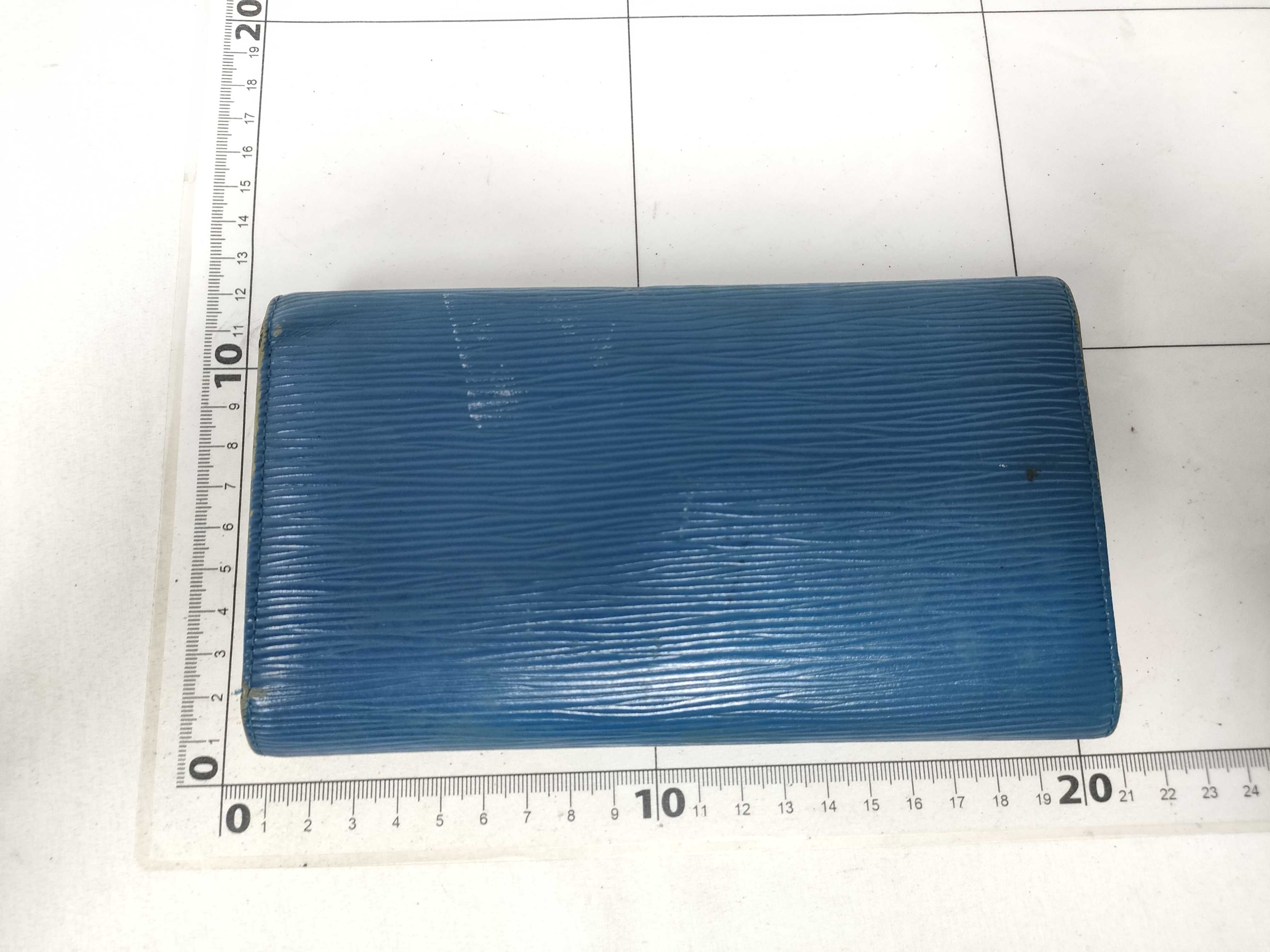 Epi Louis Vuitton Epi International CA0916 Wallet — view 2
