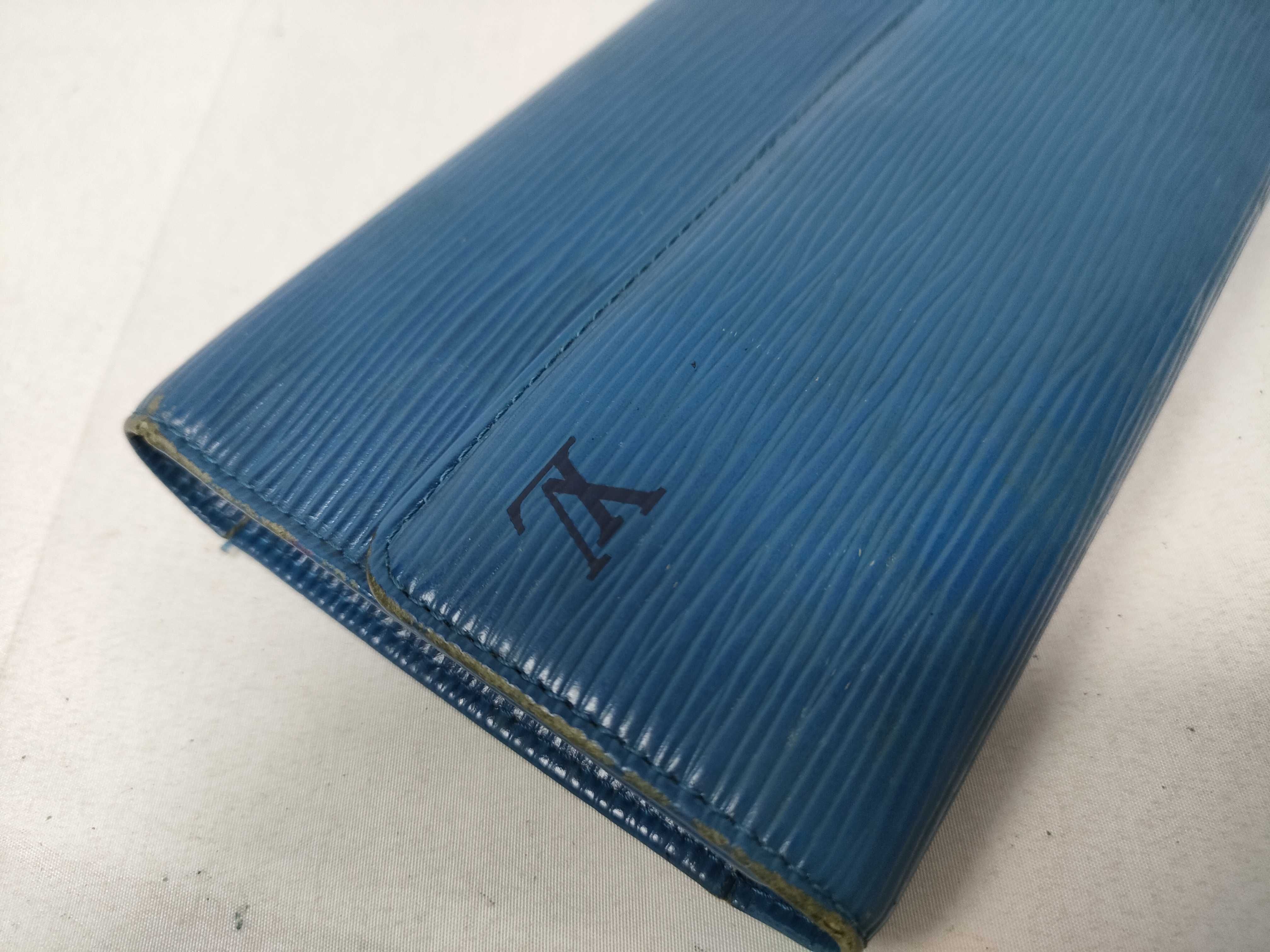 Epi Louis Vuitton Epi International CA0916 Wallet — view 15