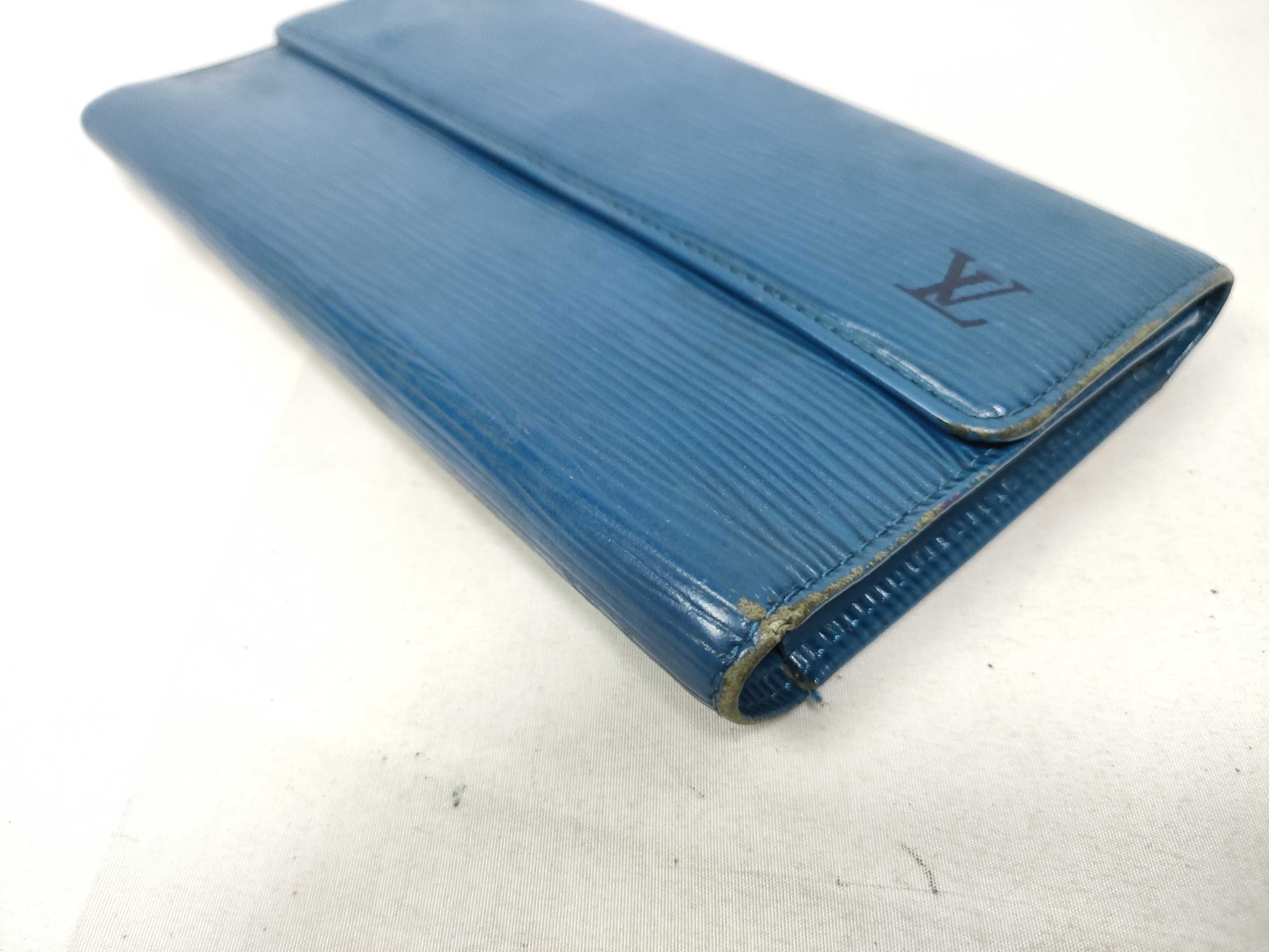 Epi Louis Vuitton Epi International CA0916 Wallet — view 3
