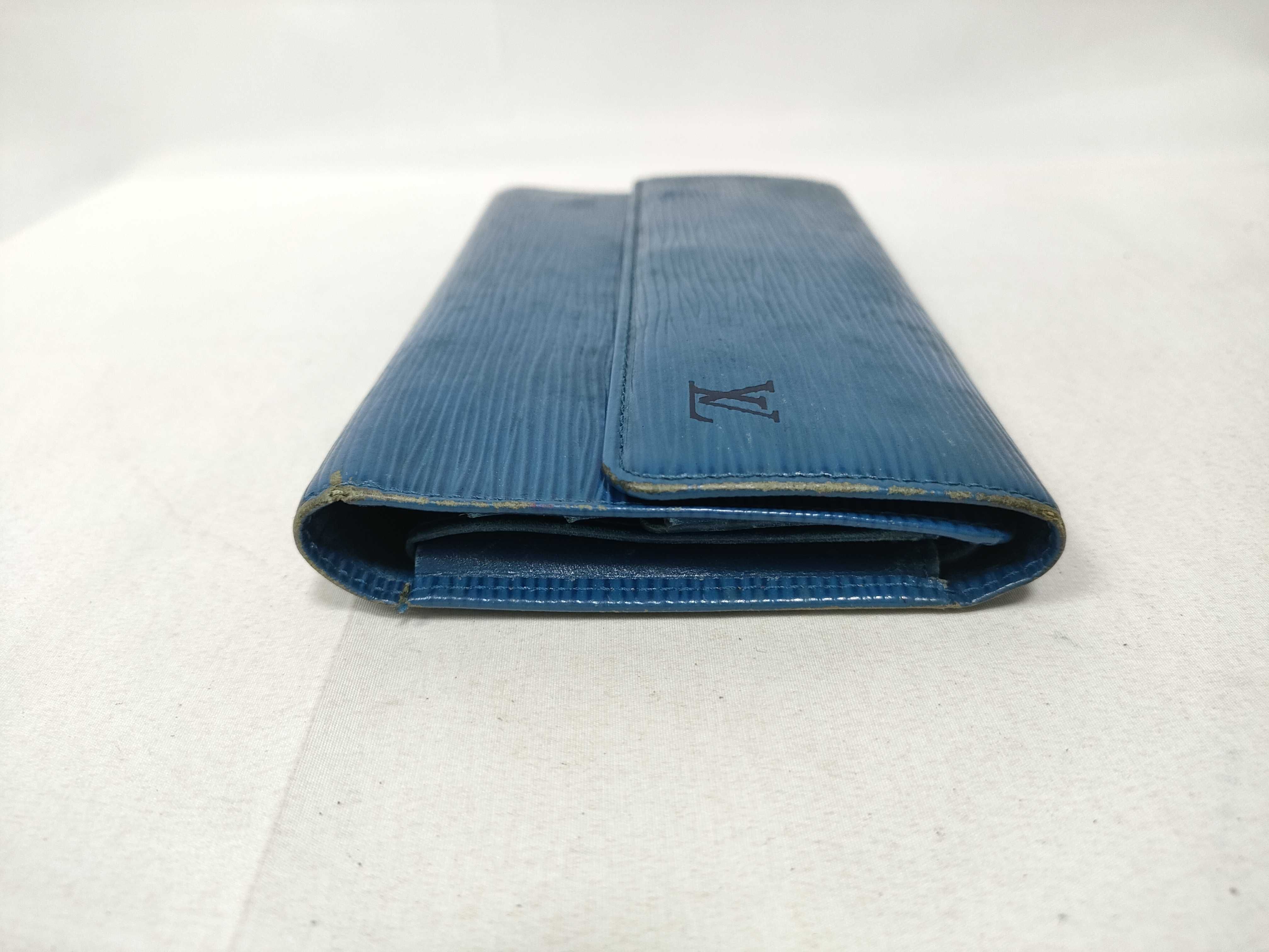 Epi Louis Vuitton Epi International CA0916 Wallet — view 4