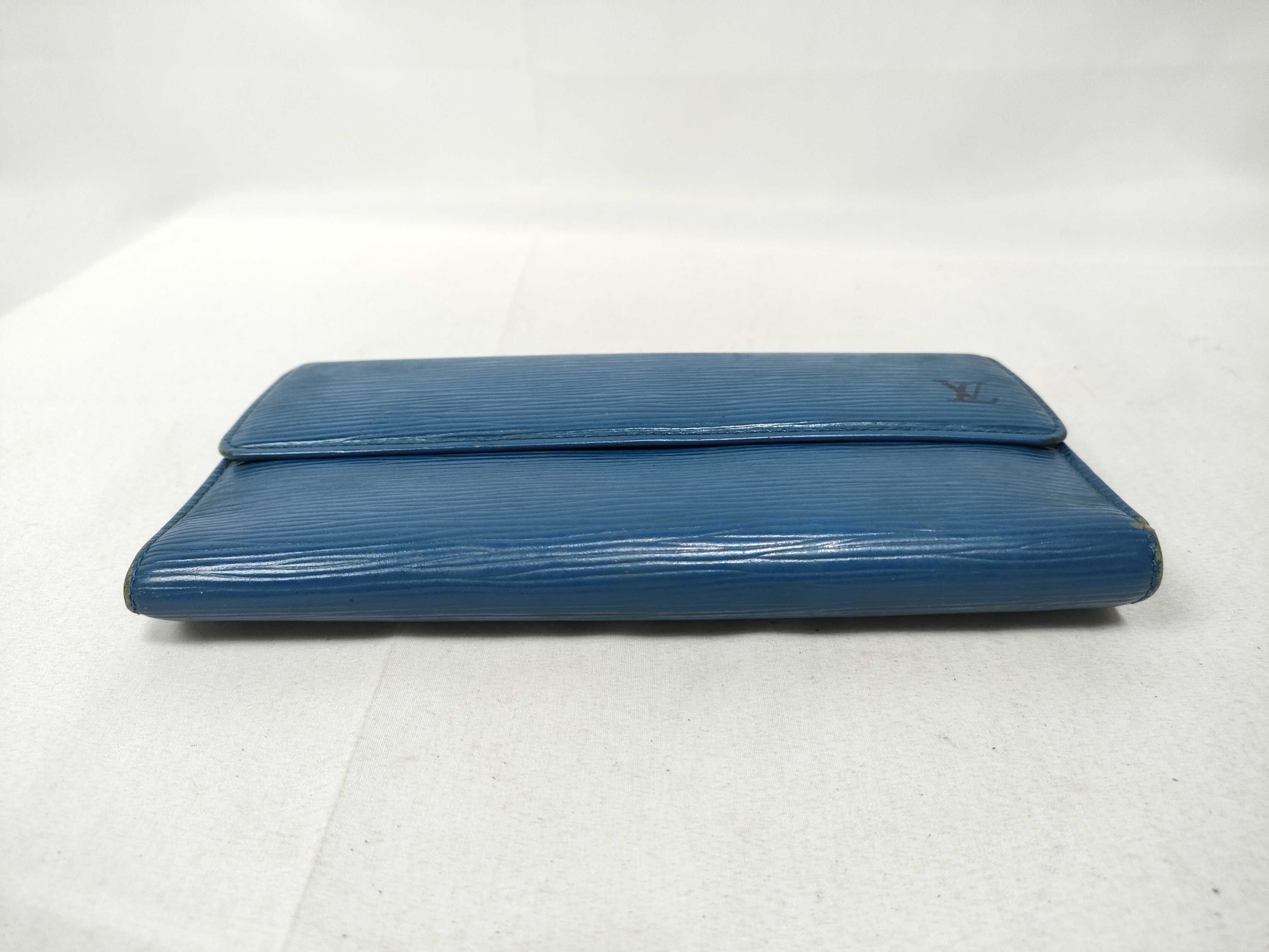 Epi Louis Vuitton Epi International CA0916 Wallet — view 5