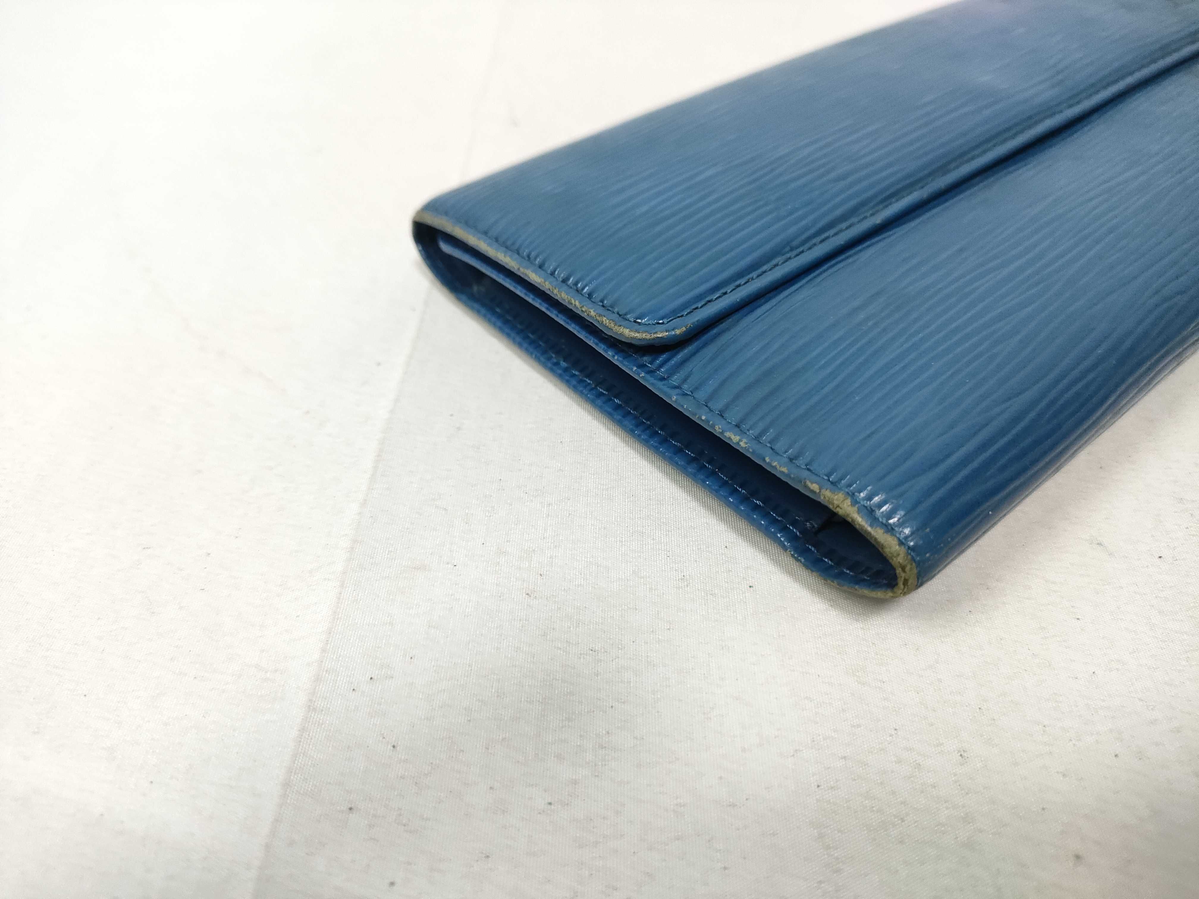 Epi Louis Vuitton Epi International CA0916 Wallet — view 6