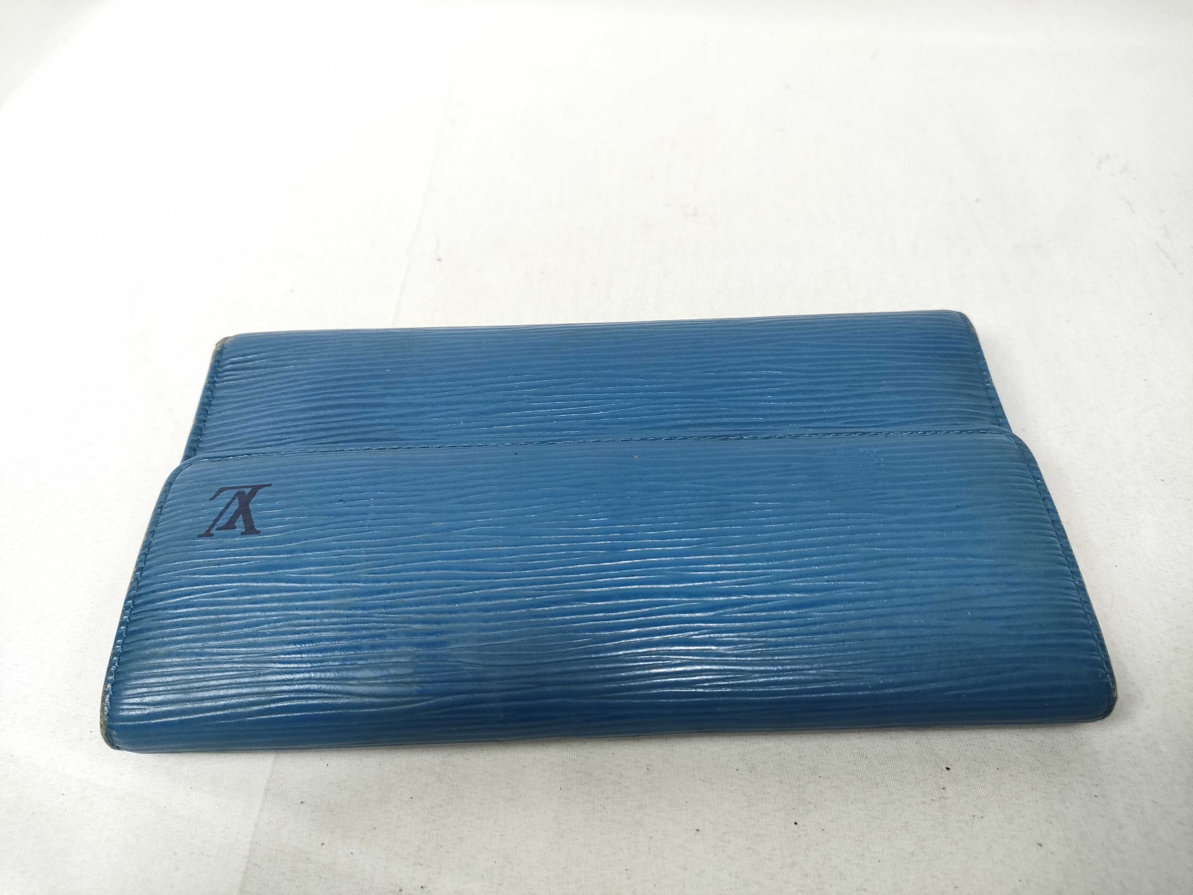 Epi Louis Vuitton Epi International CA0916 Wallet — view 8