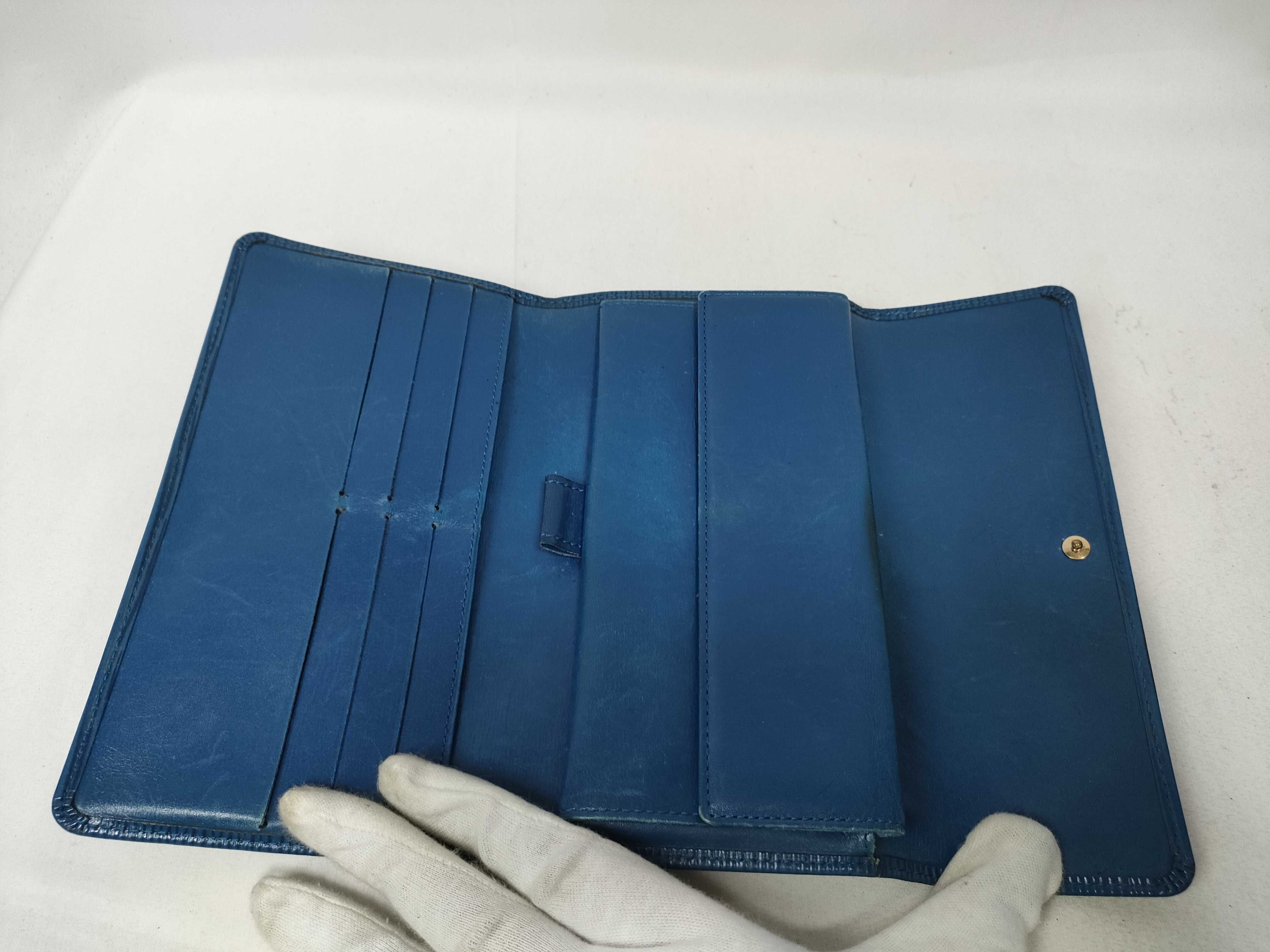 Epi Louis Vuitton Epi International CA0916 Wallet — view 9