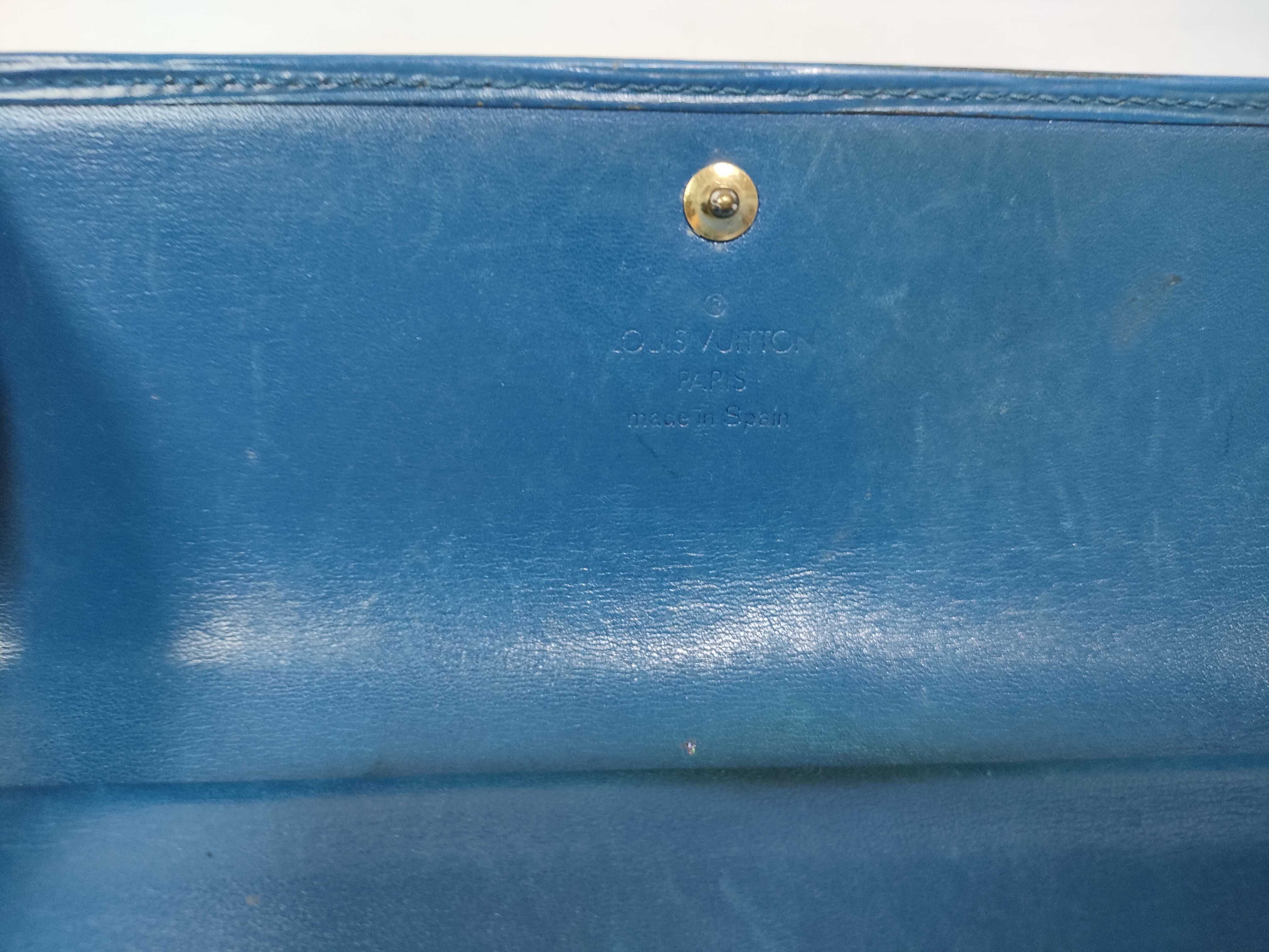 Epi Louis Vuitton Epi International CA0916 Wallet — view 10