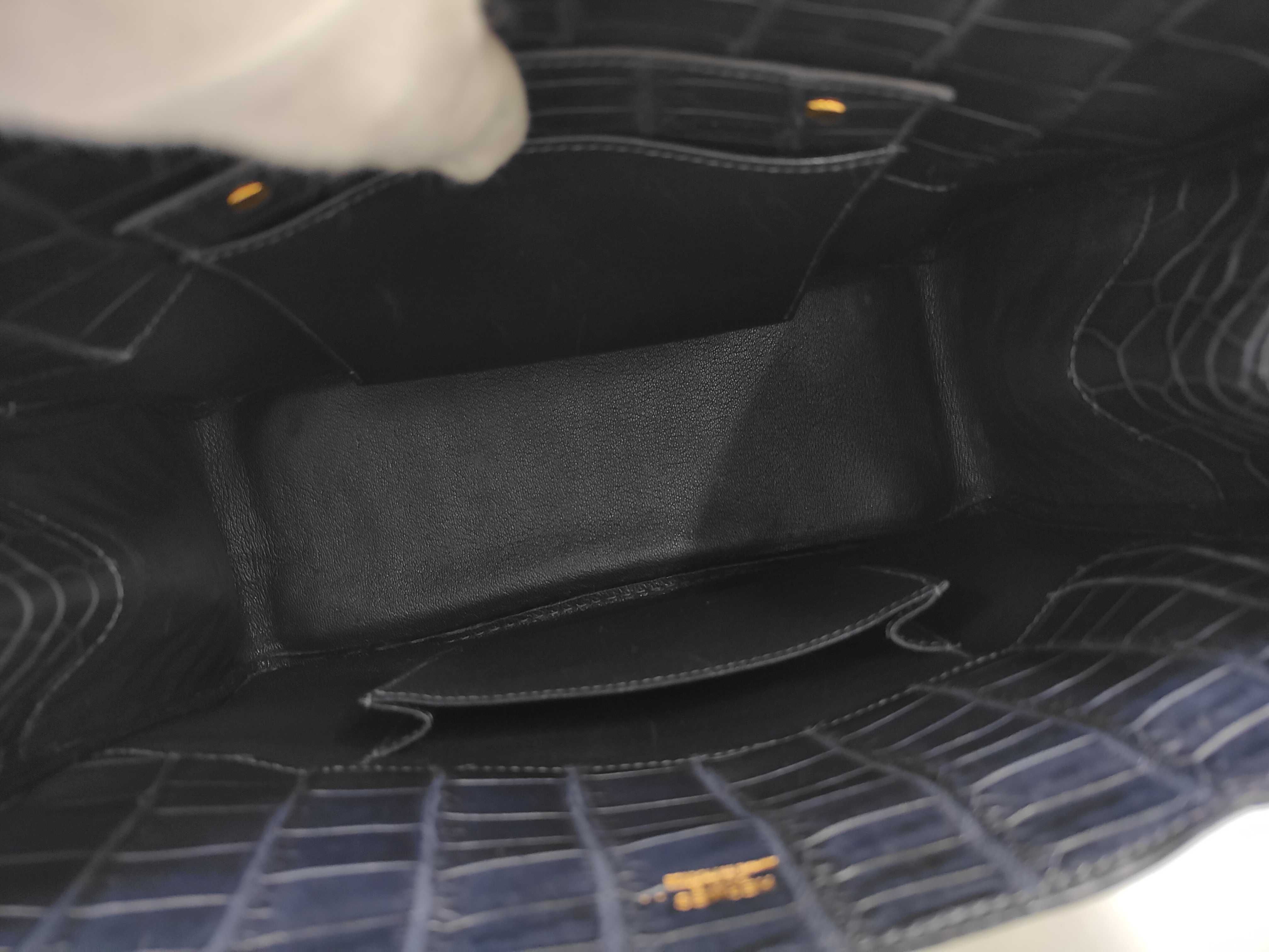 LA Tote Niloticus Navy Blue Gold Hardware F Handbag — view 9