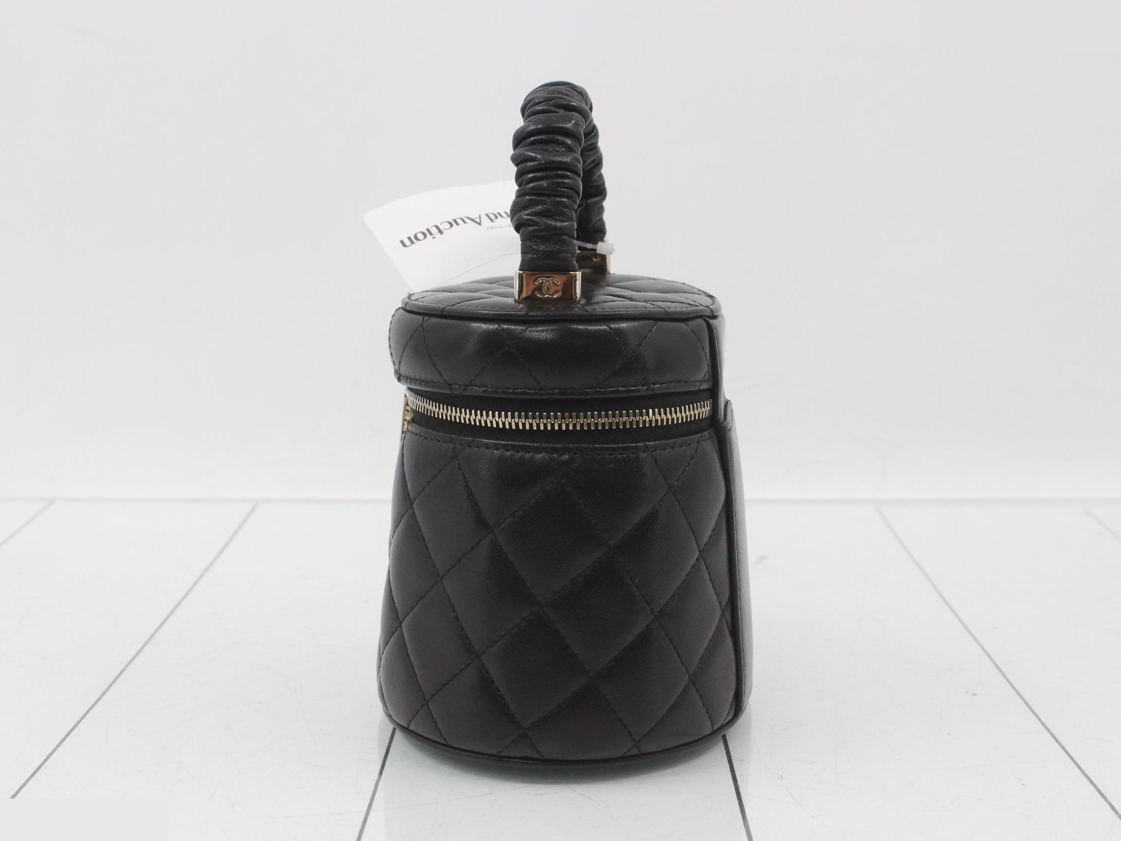 Matelassé Lambskin Vanity Bag/Handbag, Black — view 3