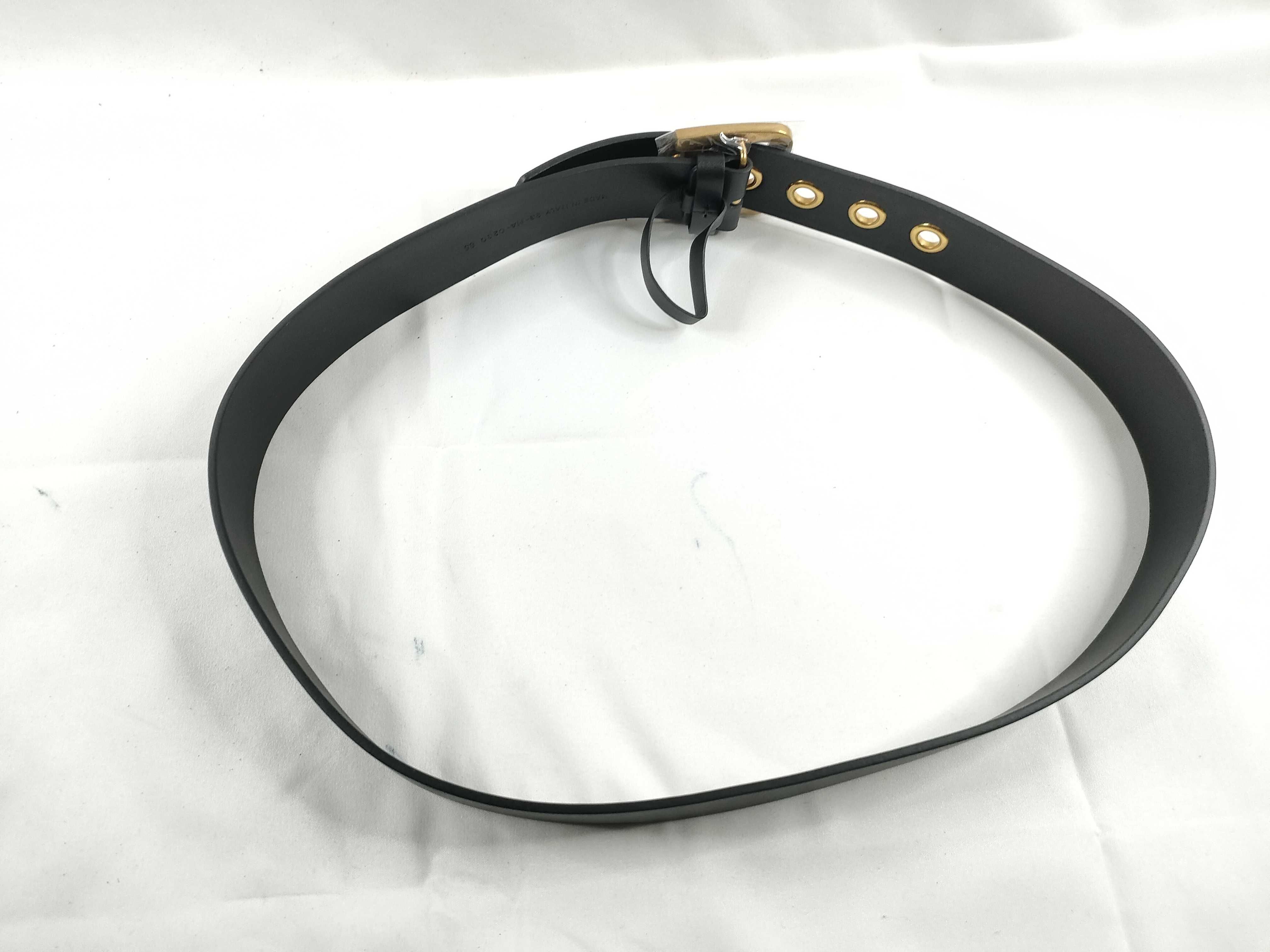 D-buckle belt, leather, black belt — view 2