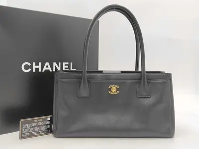 Executive Tote Bag, Black, with pouch and guarantee card, serial number in the 17th range.