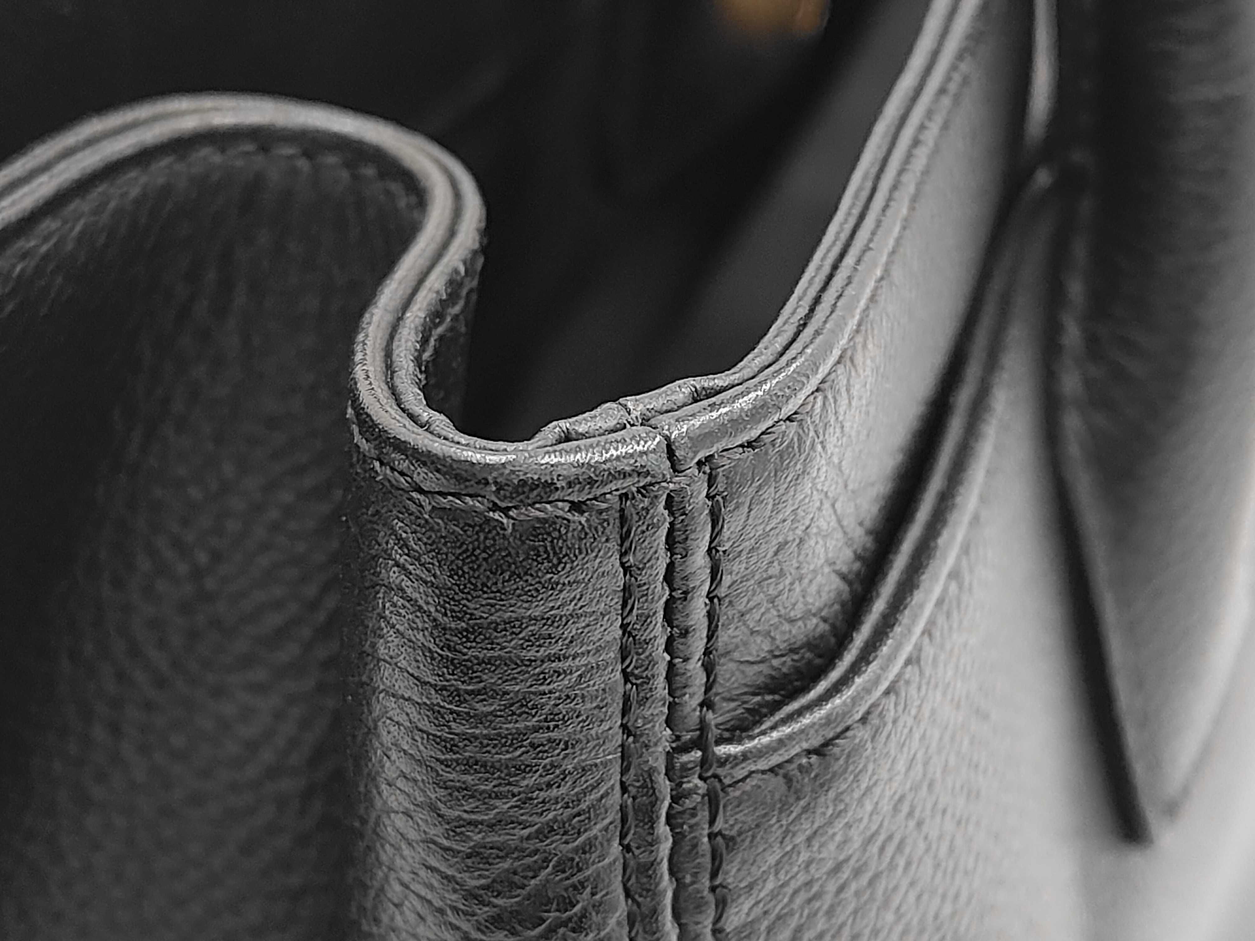 Executive Tote Bag, Black, with pouch and guarantee card, serial number in the 17th range. — view 9