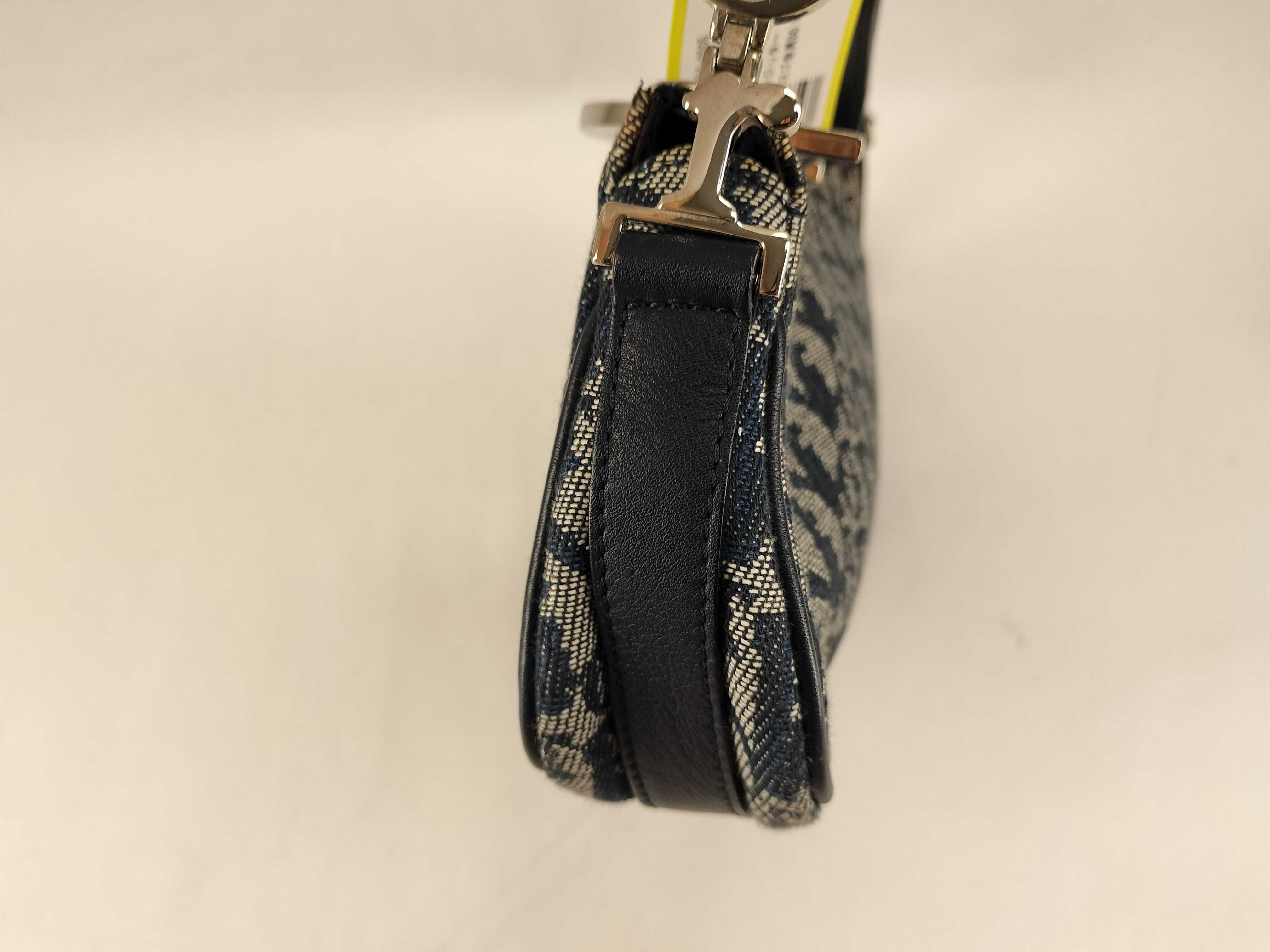 Trotter logo hardware shoulder bag — view 8