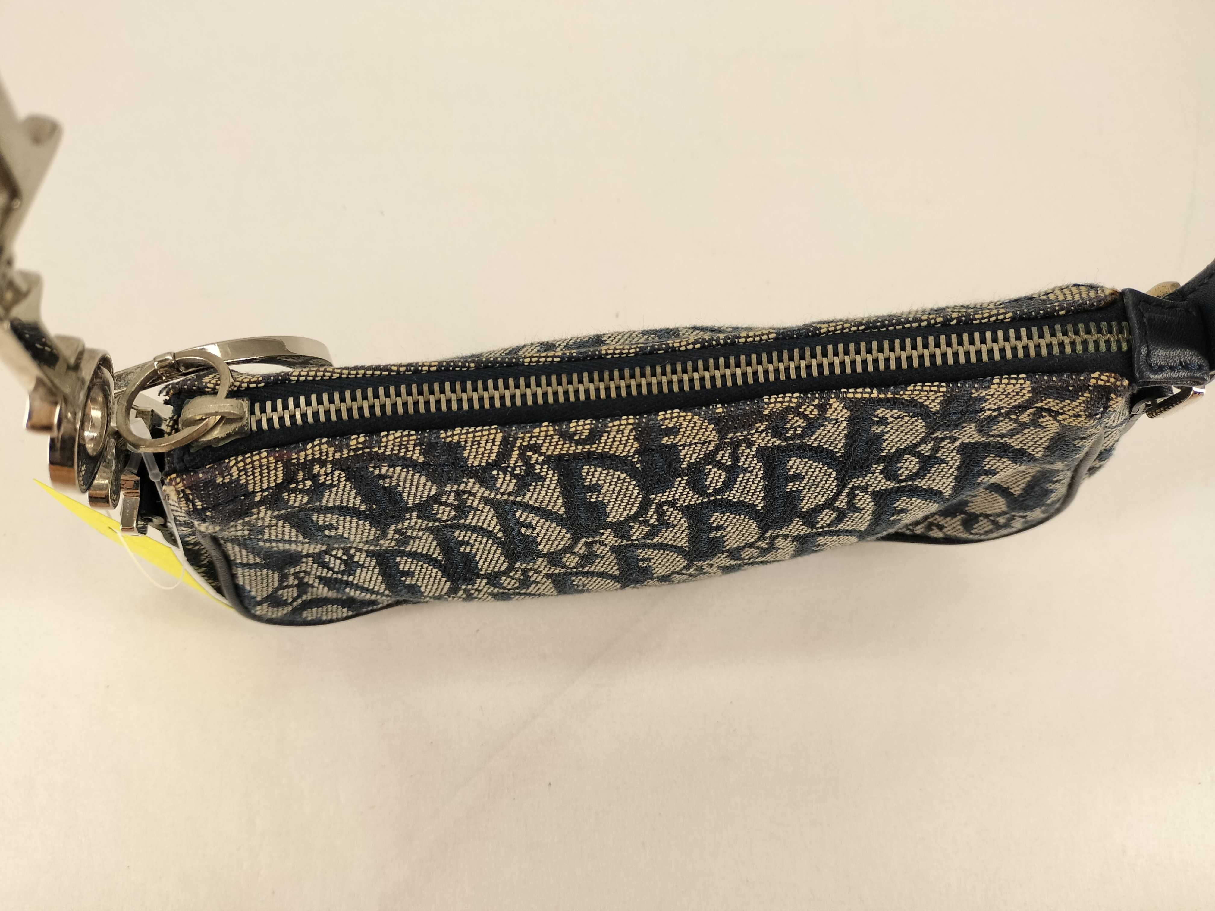 Trotter logo hardware shoulder bag — view 9