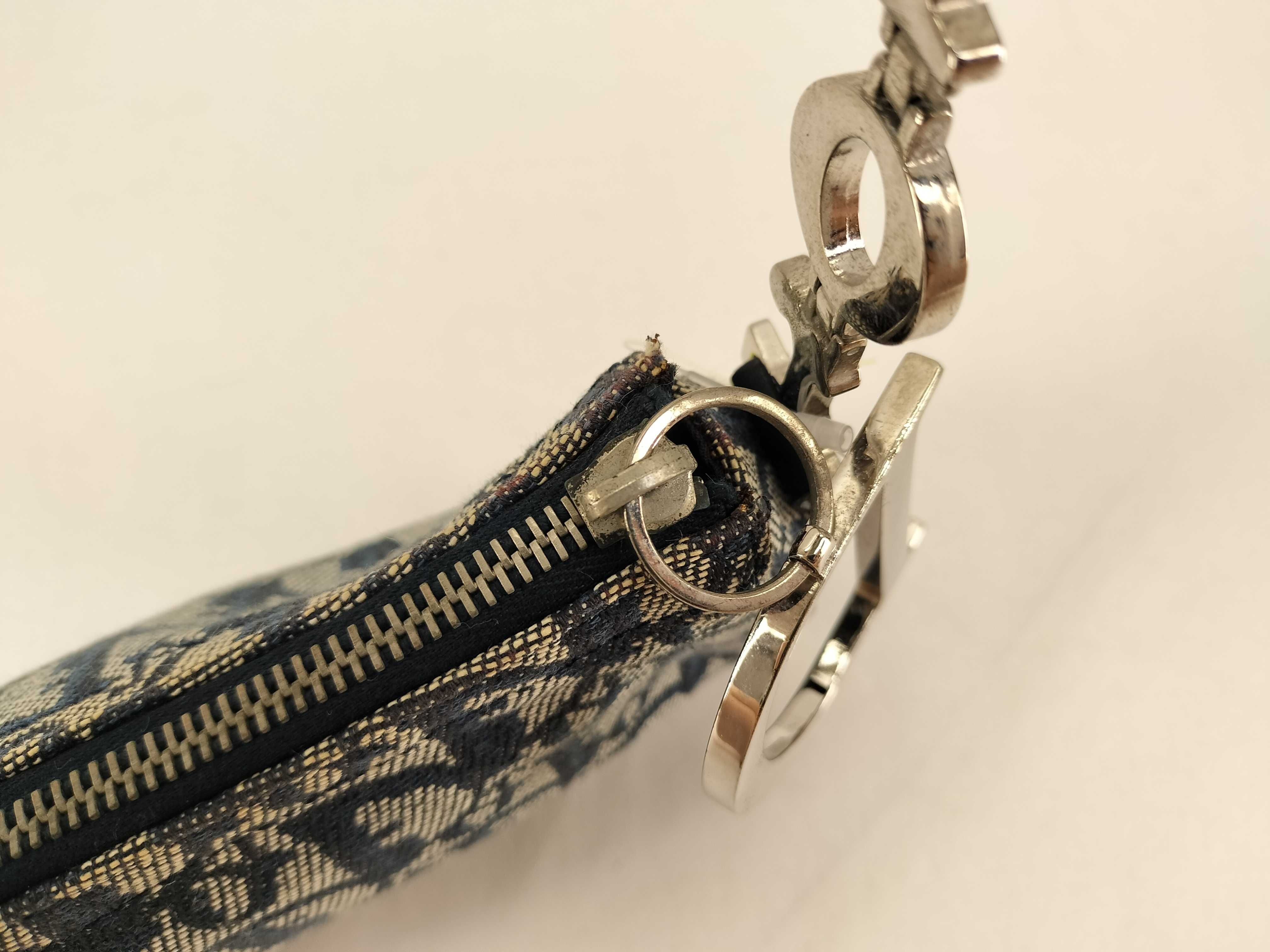 Trotter logo hardware shoulder bag — view 10