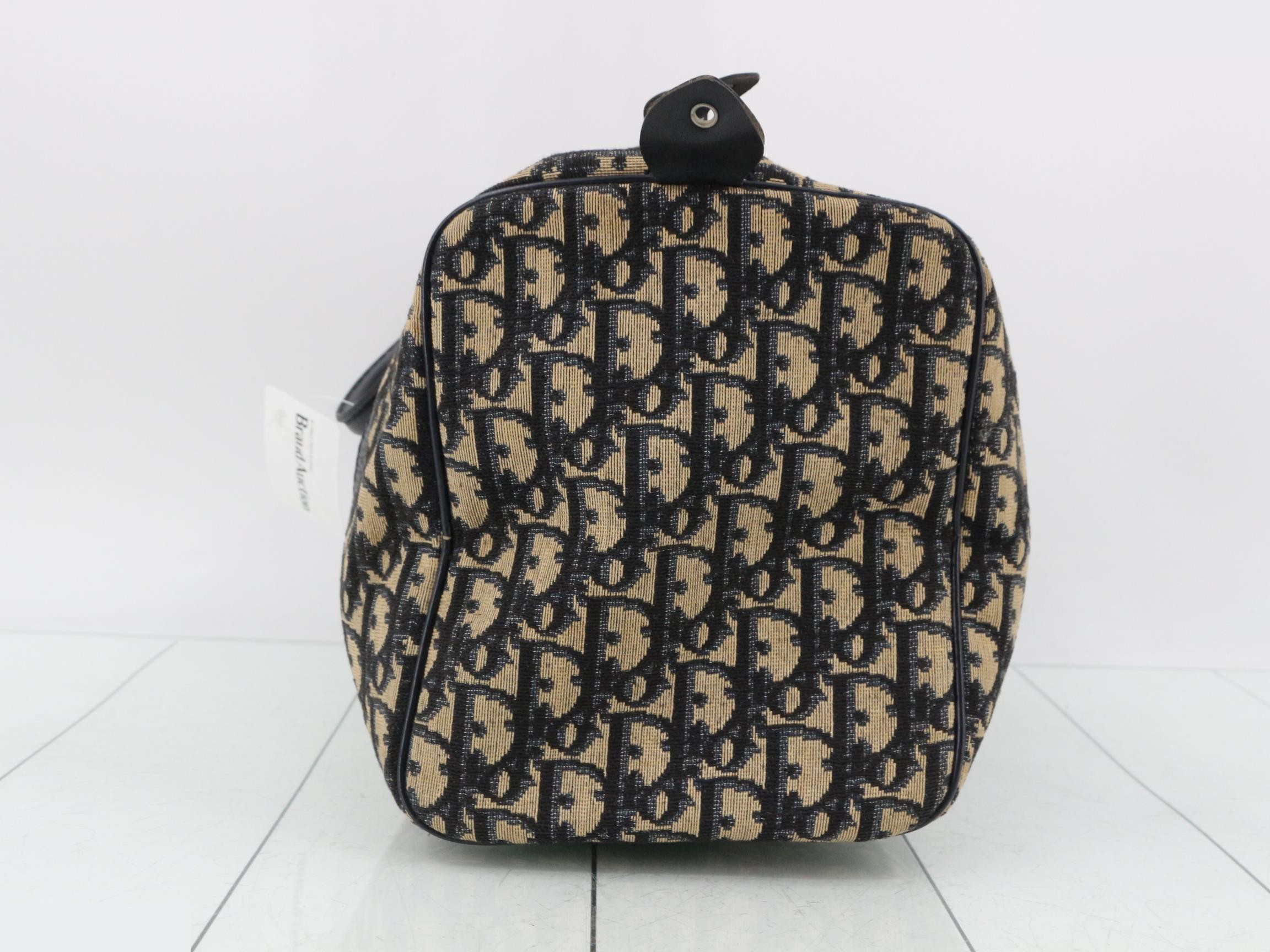 handbag — view 4