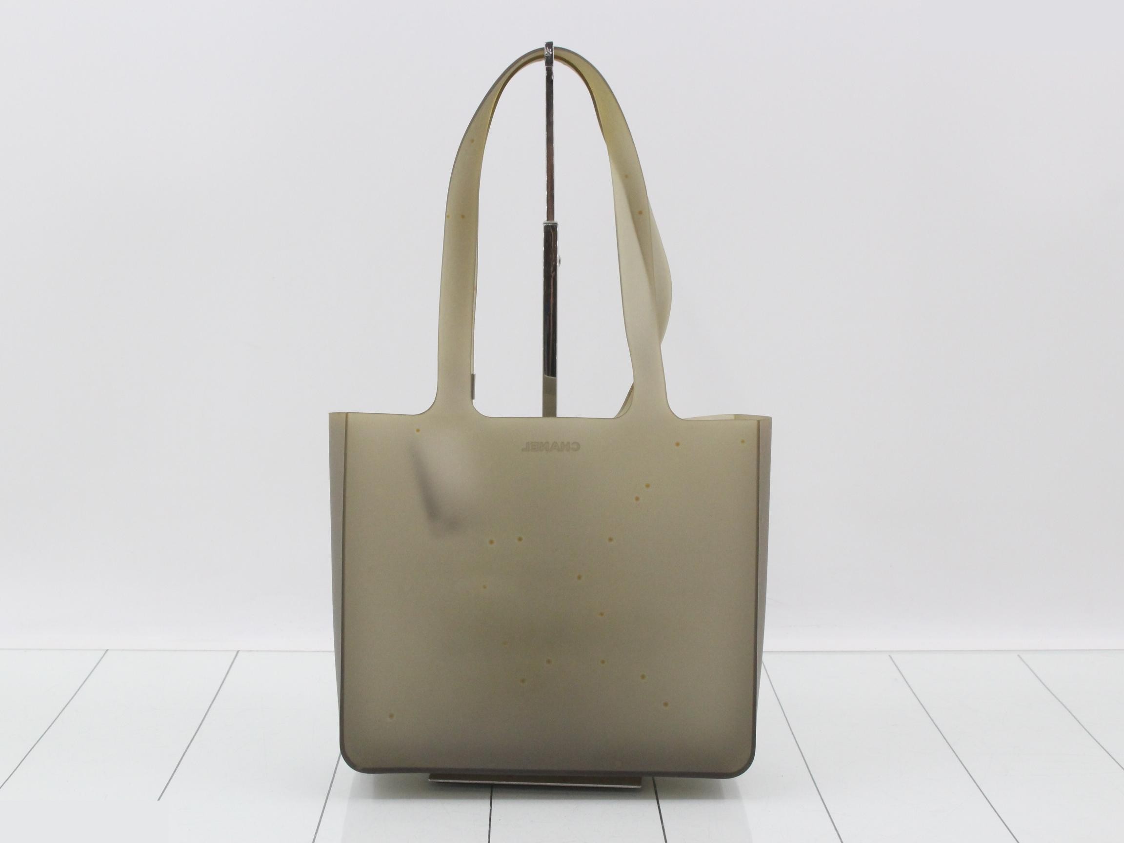 Tote bag, rubber, gray, silver hardware — view 2