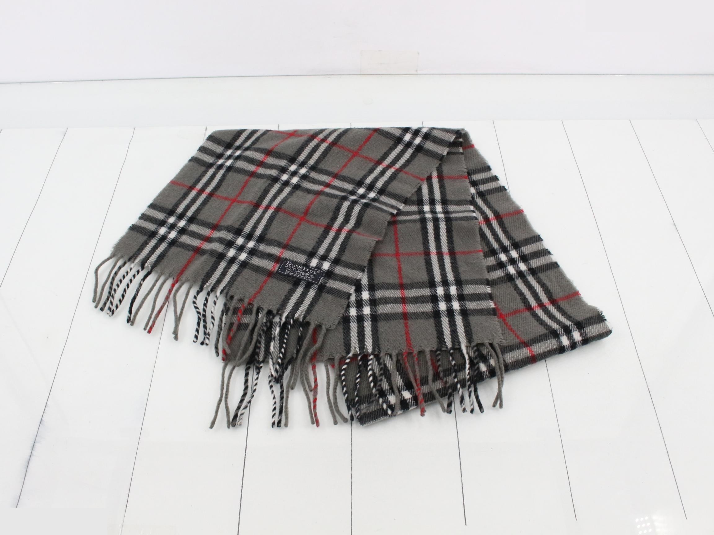 Other lines: Small items, accessories, and scarves — view 2