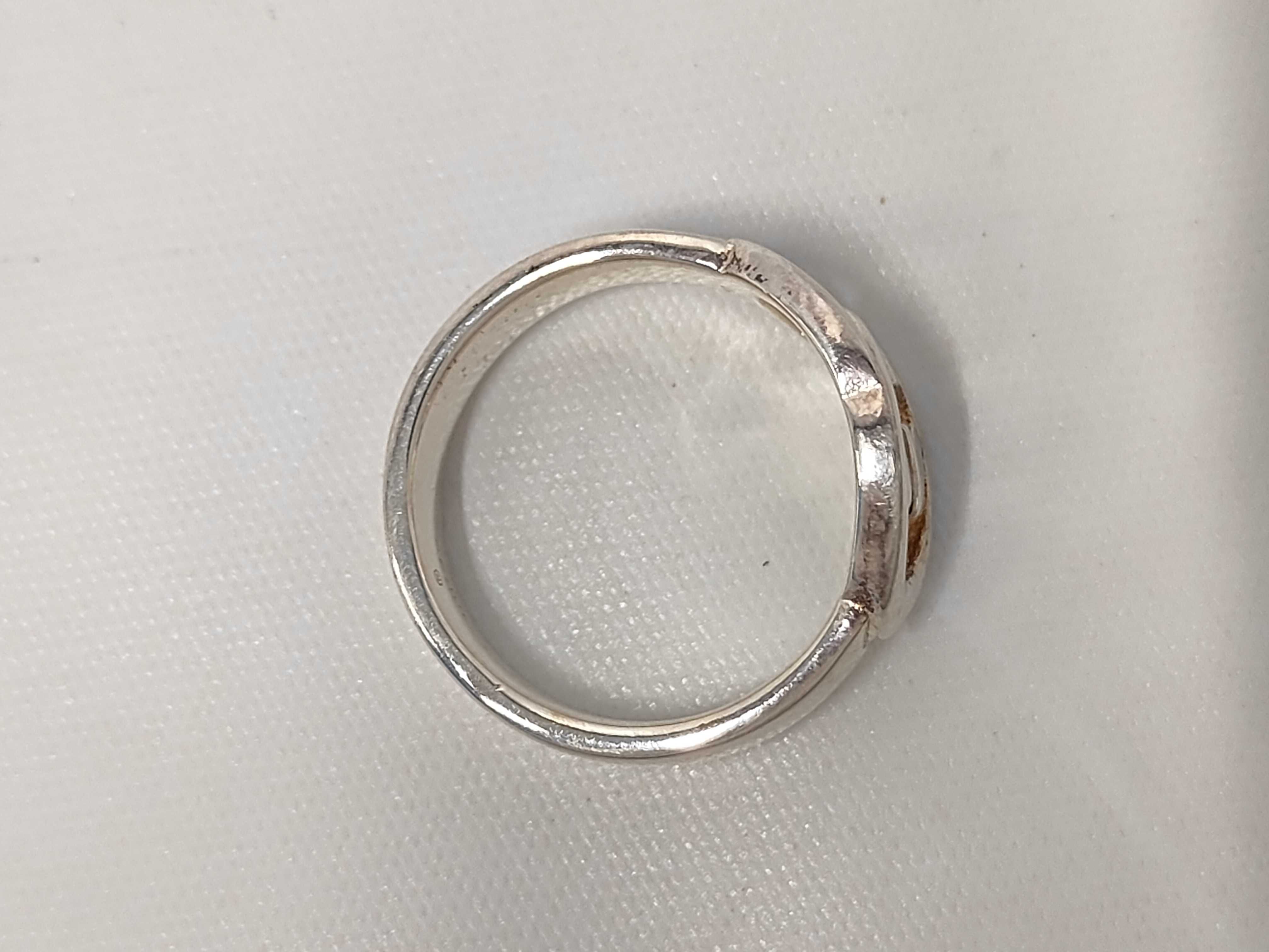 Interlocking G / Ring / SV Ring — view 4
