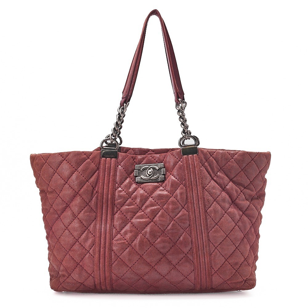 Sparkle leather Boy Chanel chain tote bag, Bordeaux, silver hardware, serial number 18 series.