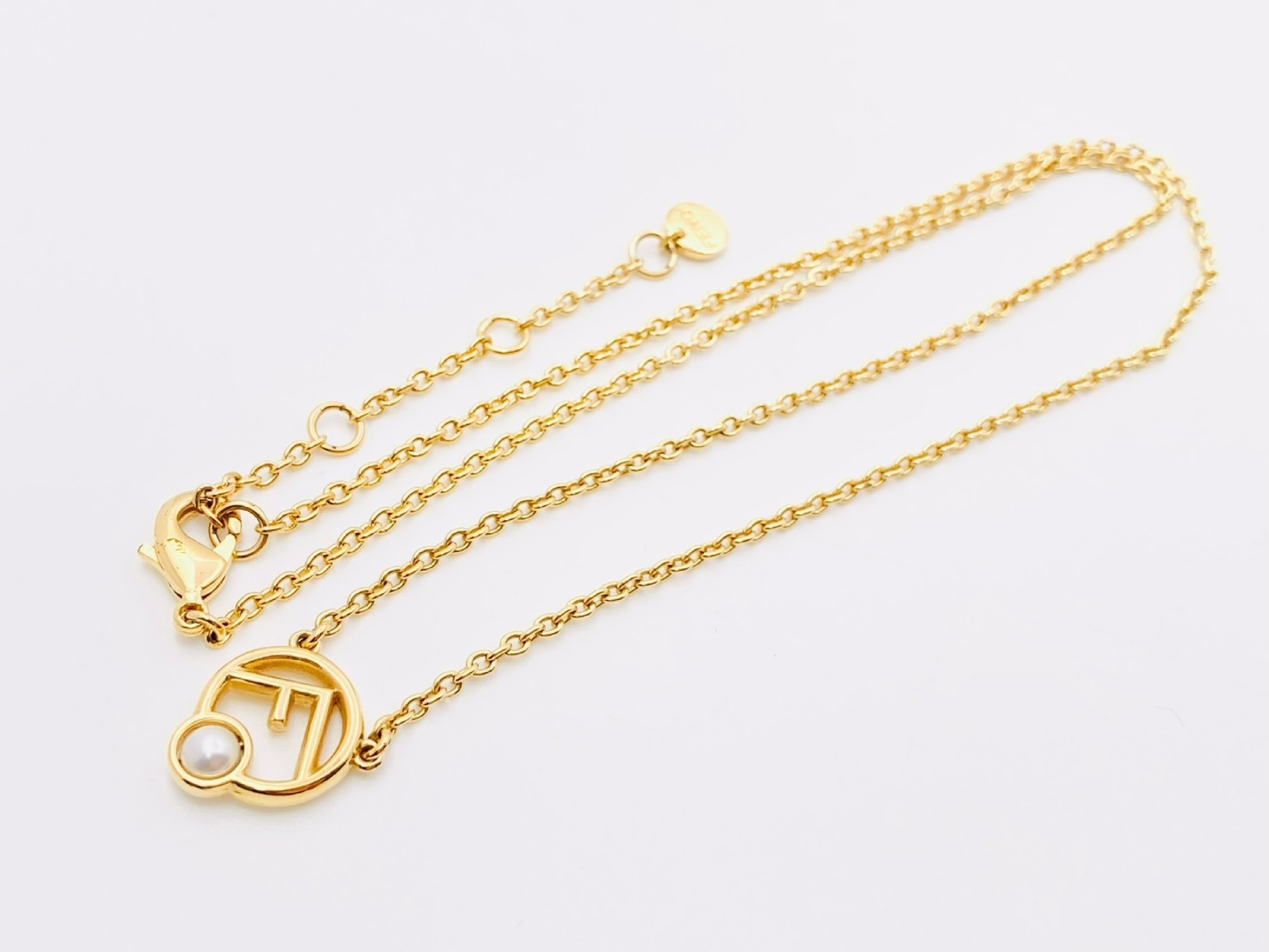 (F is Fendi) Faux Pearl 1P Pearl Necklace Gold Necklace — view 3