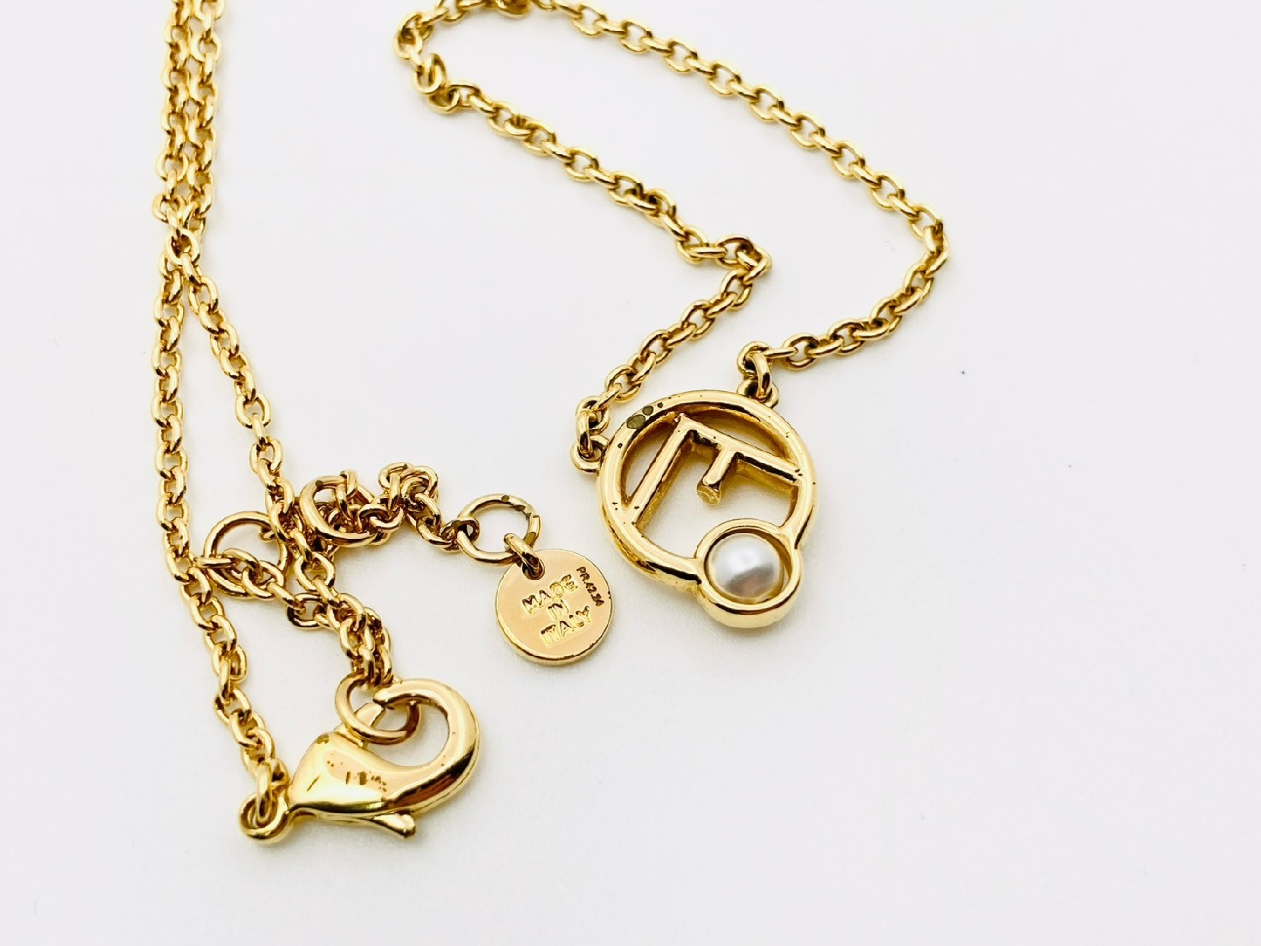 (F is Fendi) Faux Pearl 1P Pearl Necklace Gold Necklace — view 4
