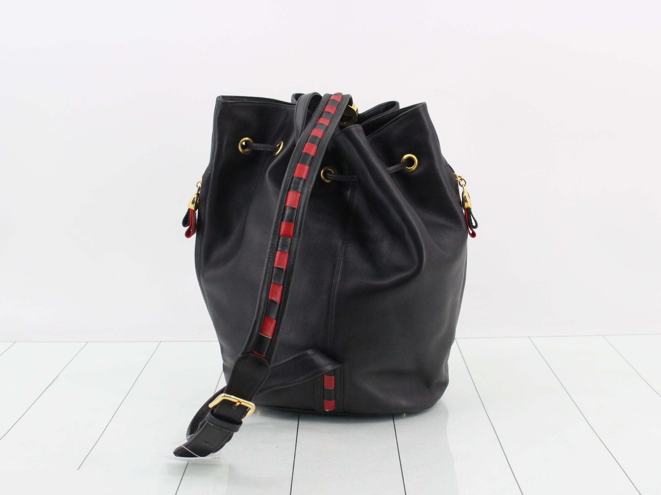 Shoulder bag, drawstring, leather, black, one-shoulder bag — view 2