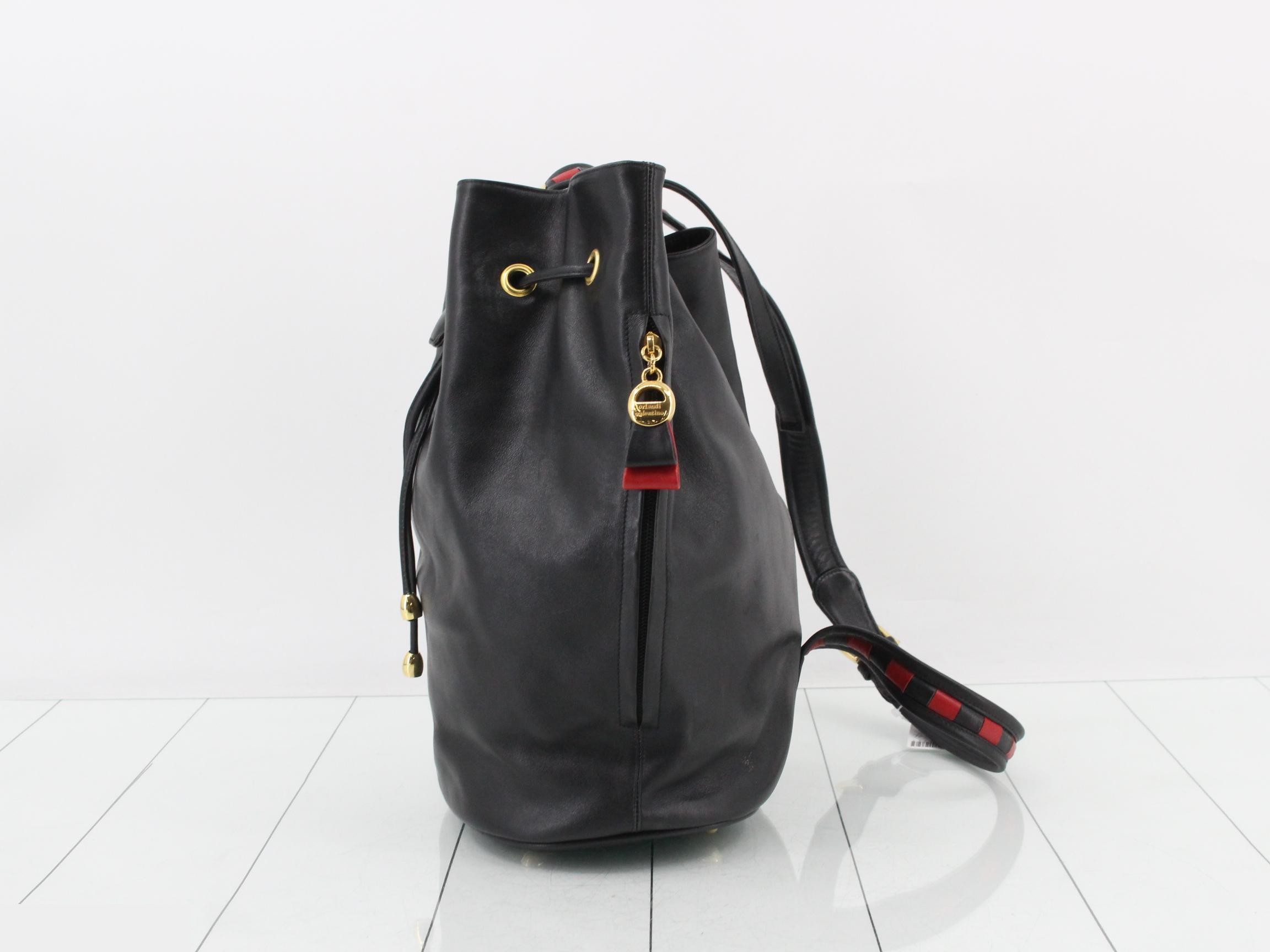 Shoulder bag, drawstring, leather, black, one-shoulder bag — view 3