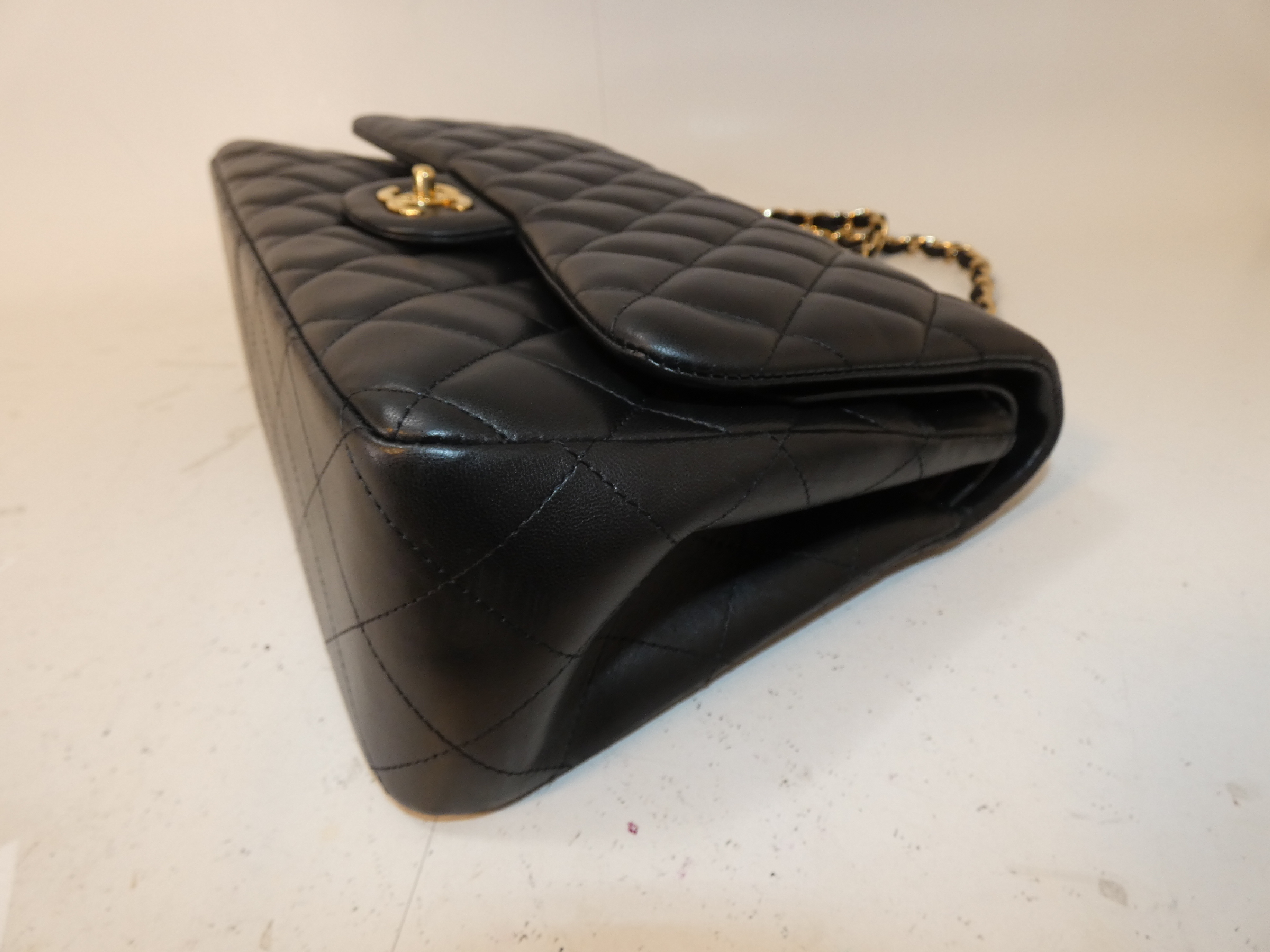 Matelassé Turnlock Chain Leather Black Shoulder Bag — view 7