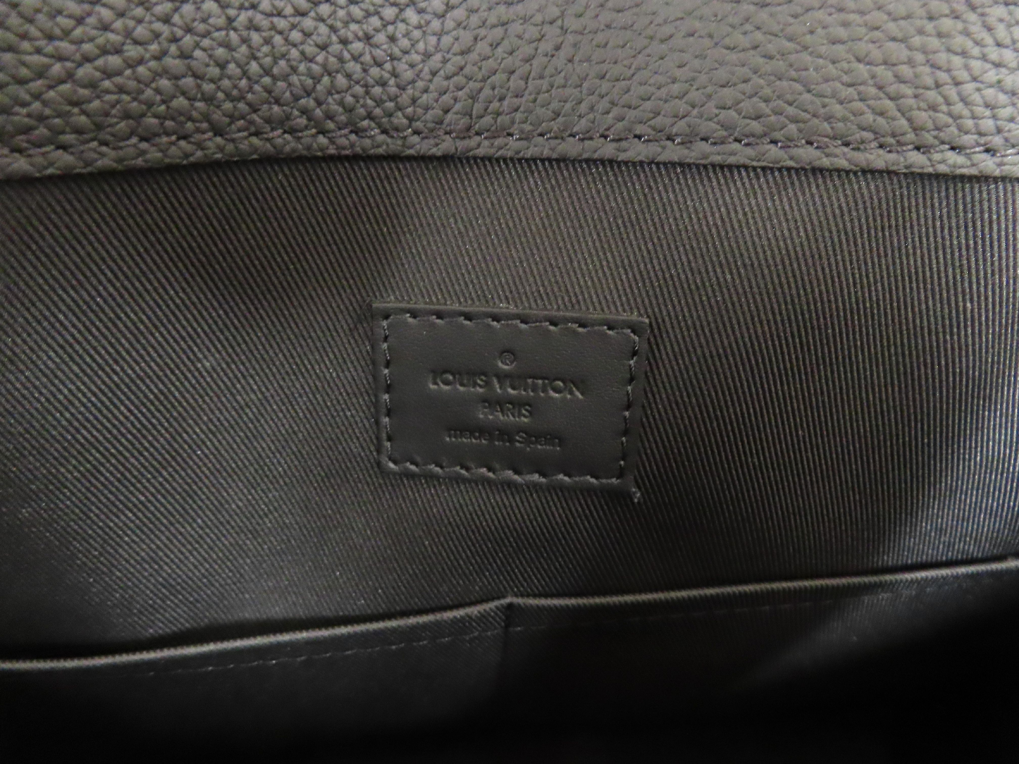 LV Aerogram Takeoff Tote M57308 Shoulder Bag — view 11