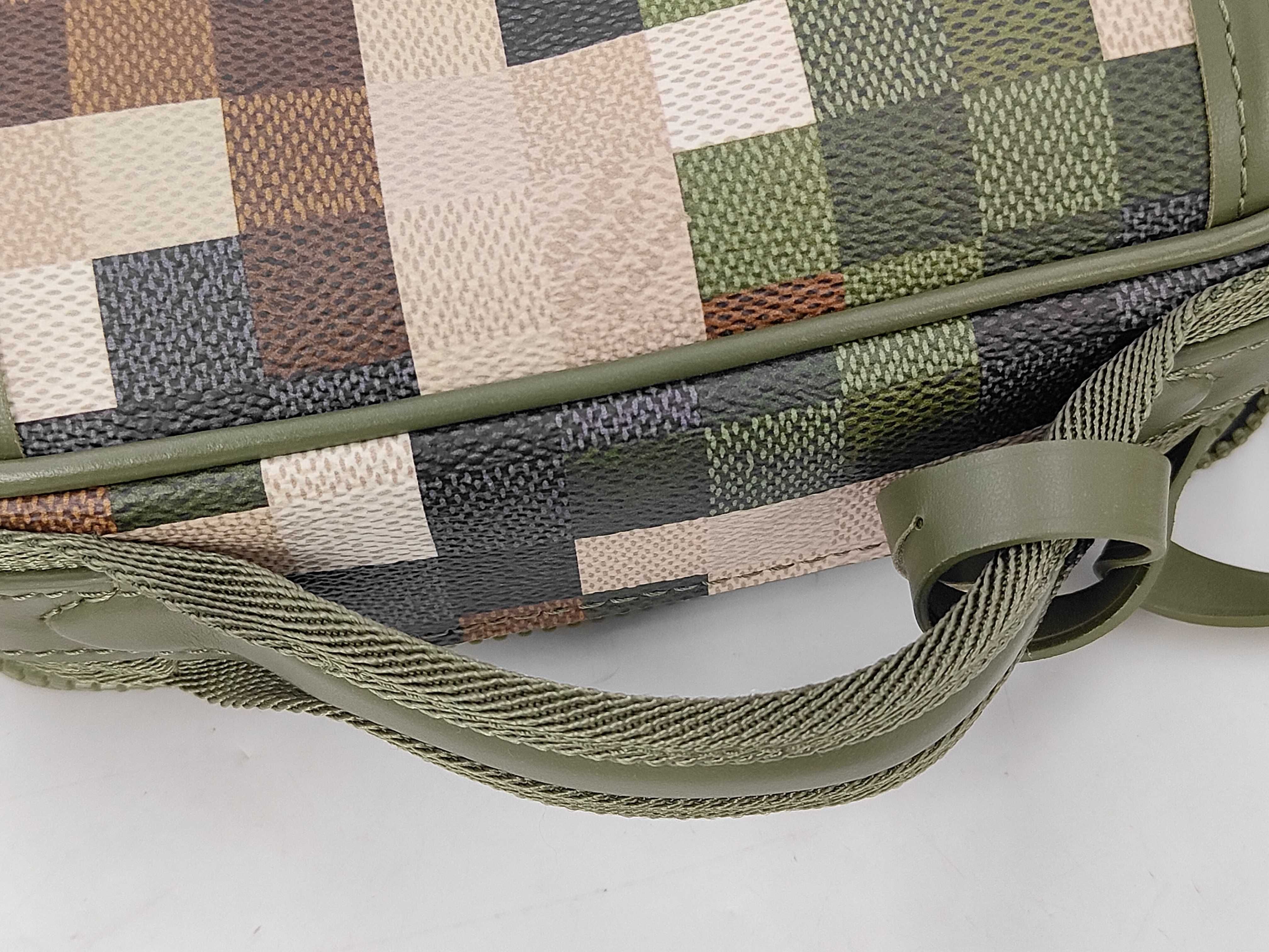 Damouflage Quest Messenger 2-way Shoulder Bag M24450 Green Shoulder Bag — view 5