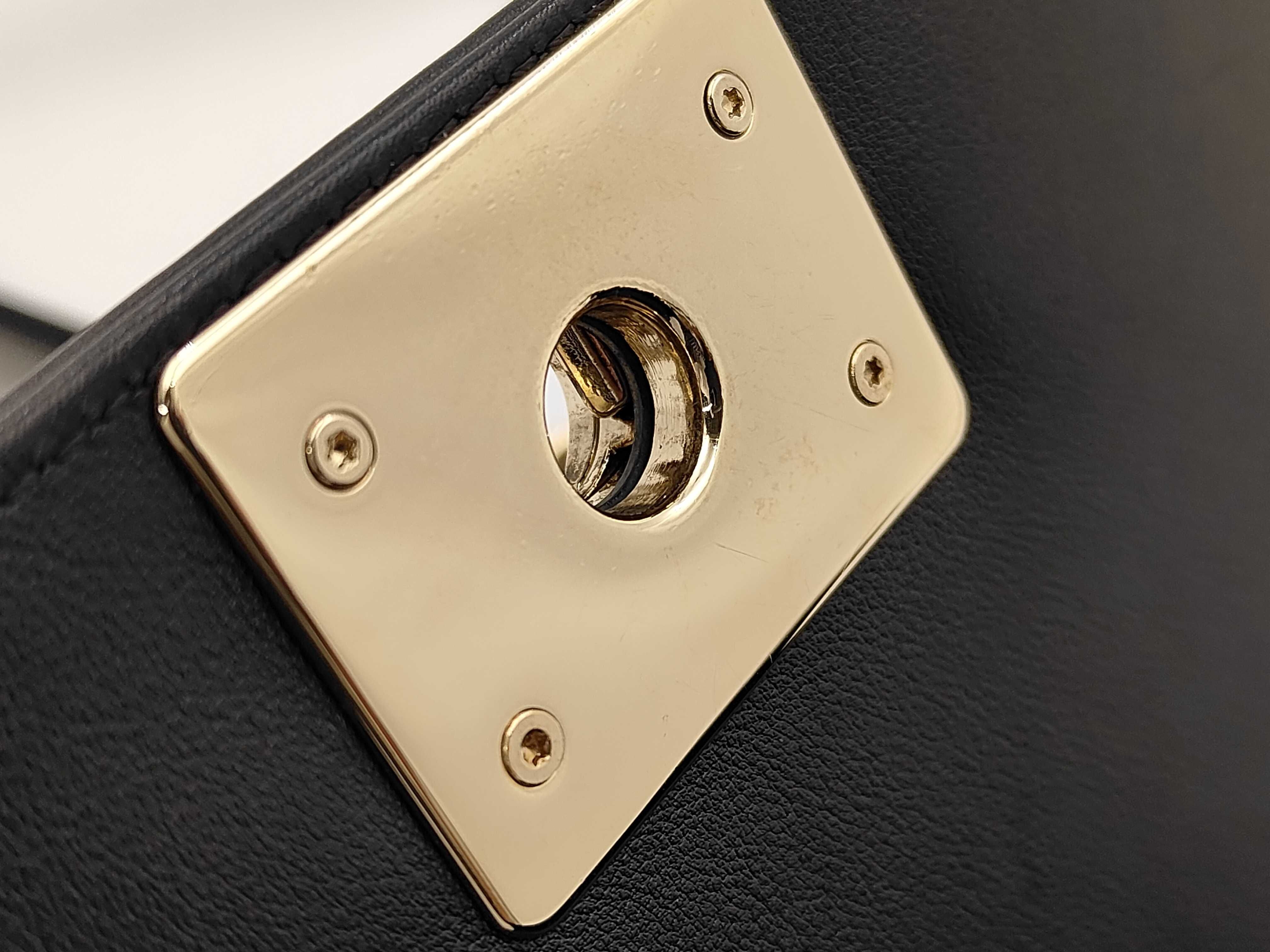 Boy Chanel V-stitch Lambskin Shoulder Bag — view 14
