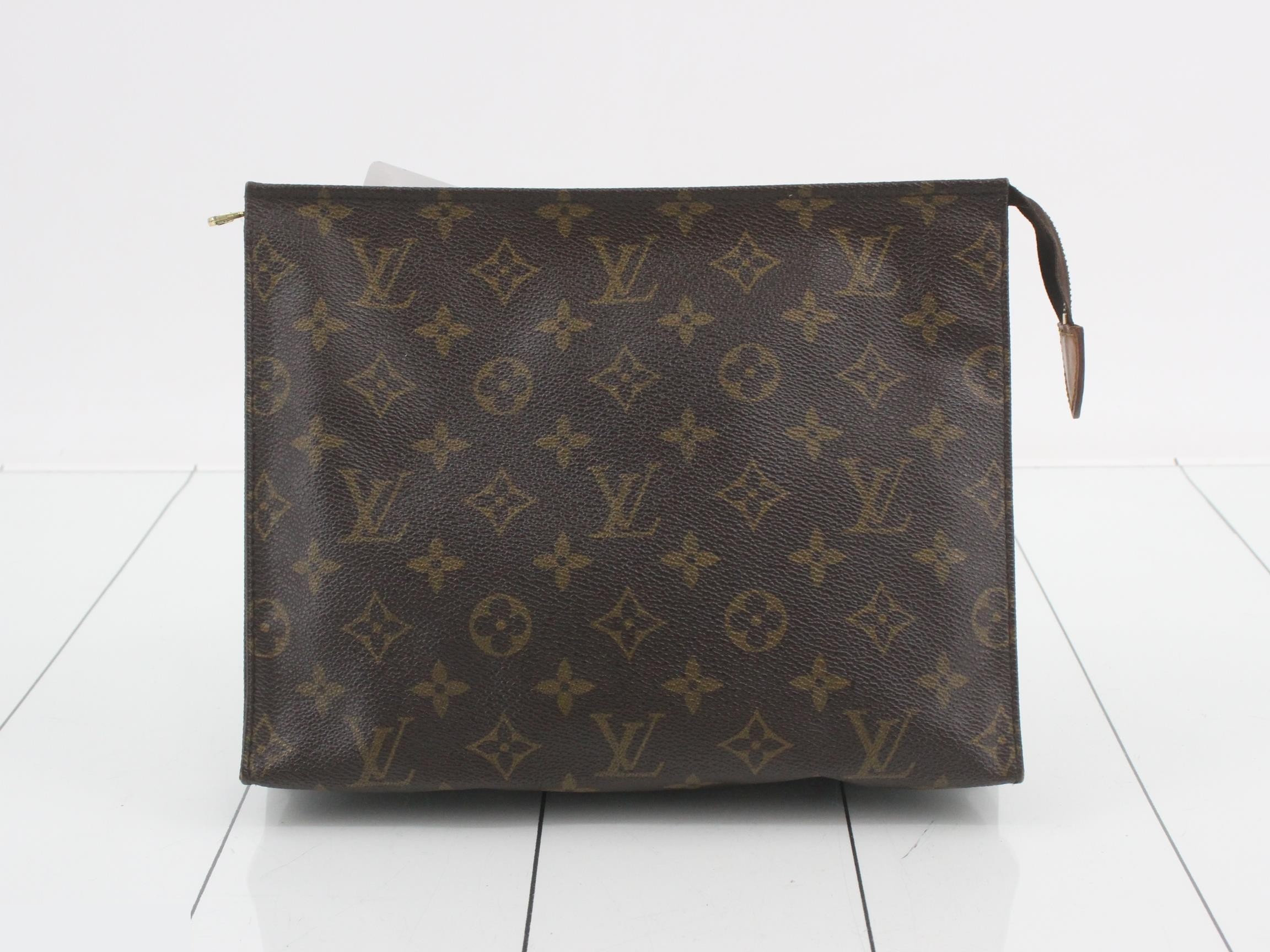 Pochette Toilette 26 Monogram M47542
