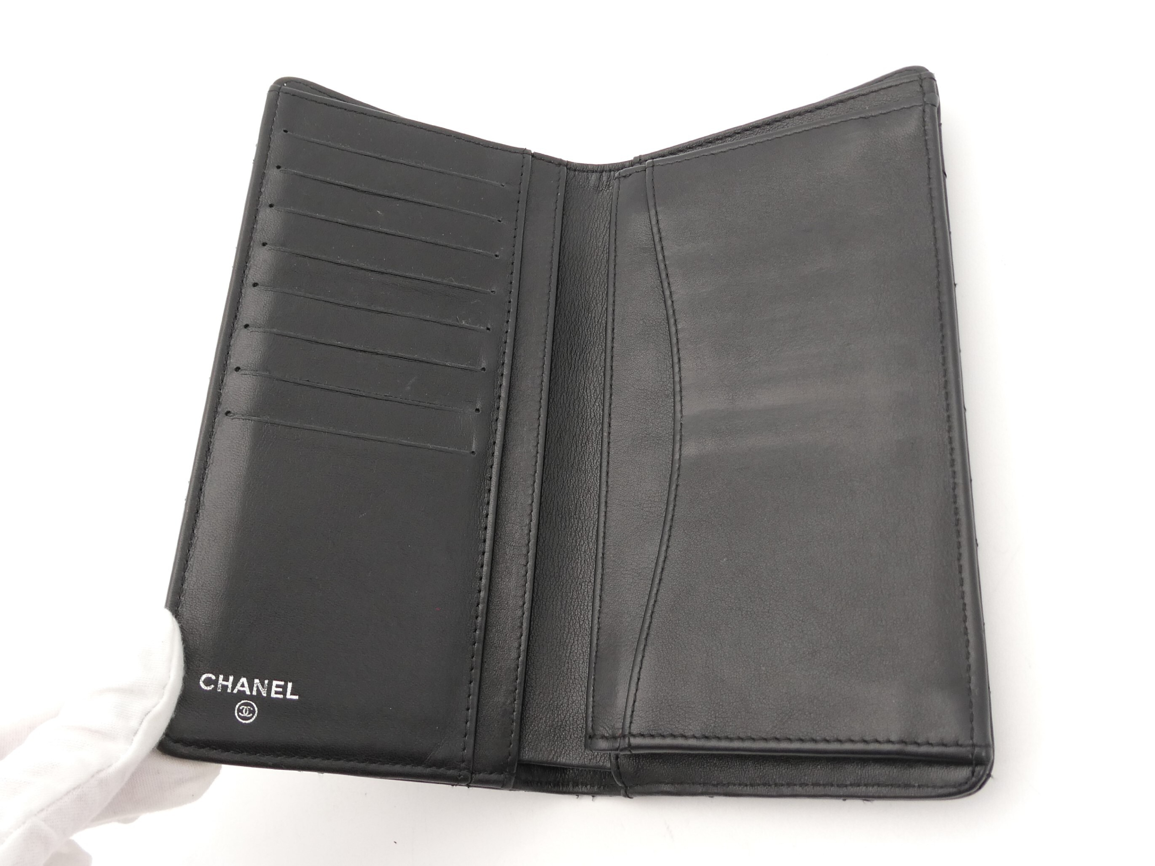 Matelassé Coco Mark Enamel Bi-fold Long Wallet — view 6