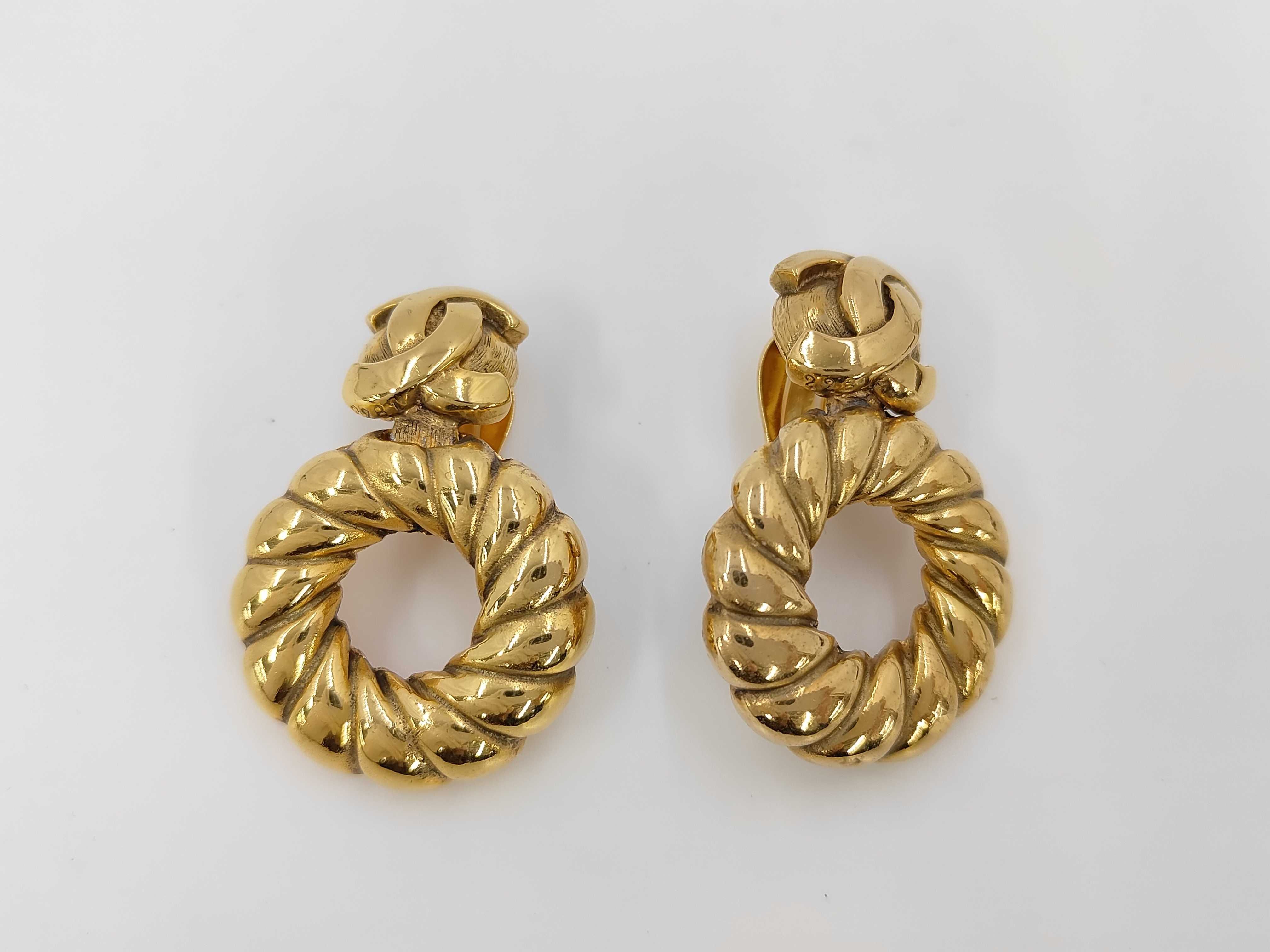 Coco Mark Twist Hoop Earrings