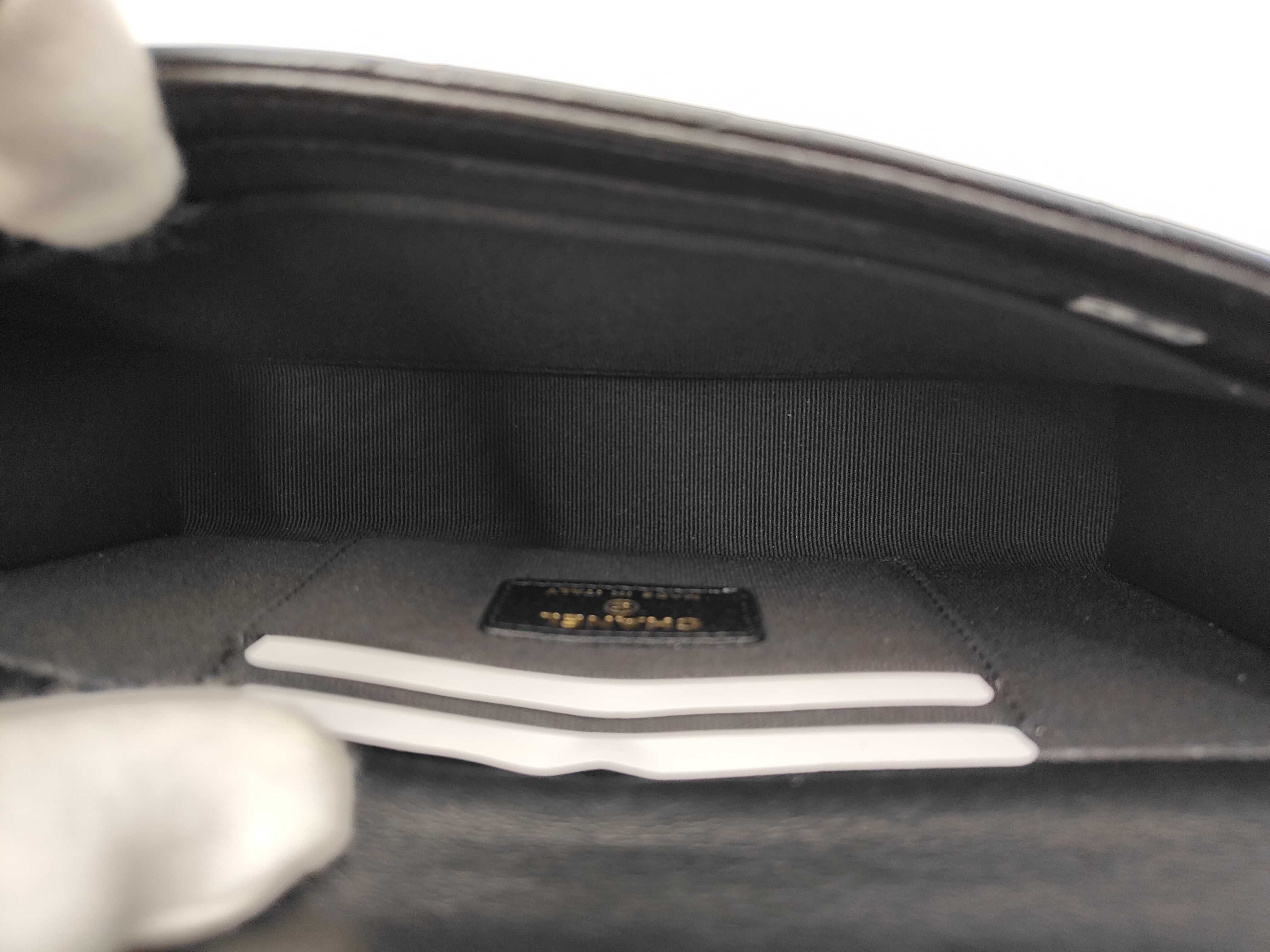 Matelassé Coco Mark Lion Motif Chain Shoulder Bag — view 11