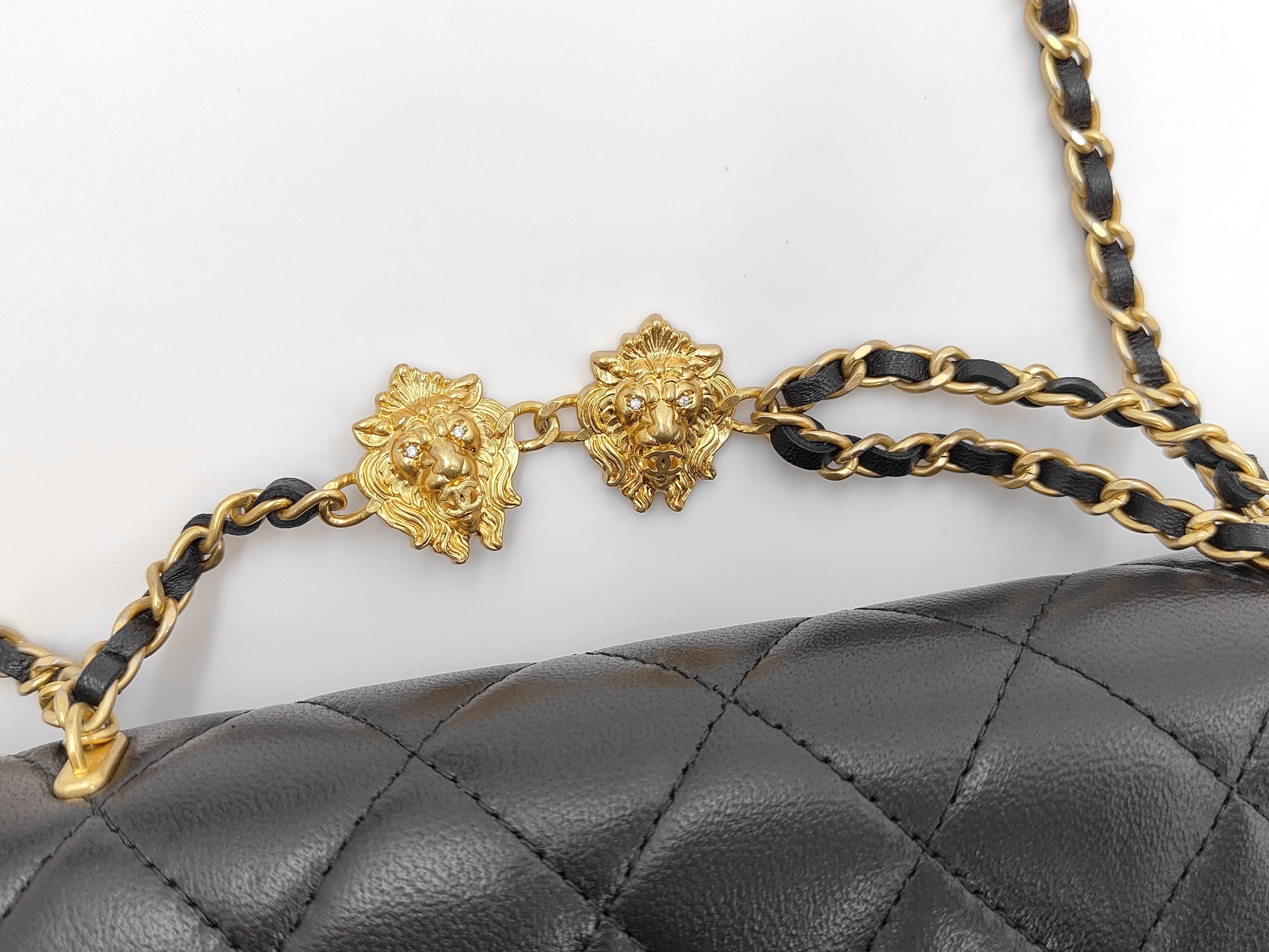 Matelassé Coco Mark Lion Motif Chain Shoulder Bag — view 5