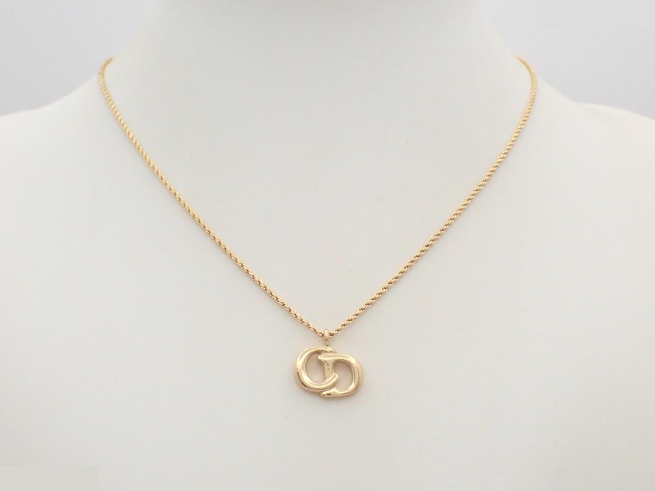 Other line: Precious metal necklaces and pendants, neck circumference approximately 46 cm. — view 3